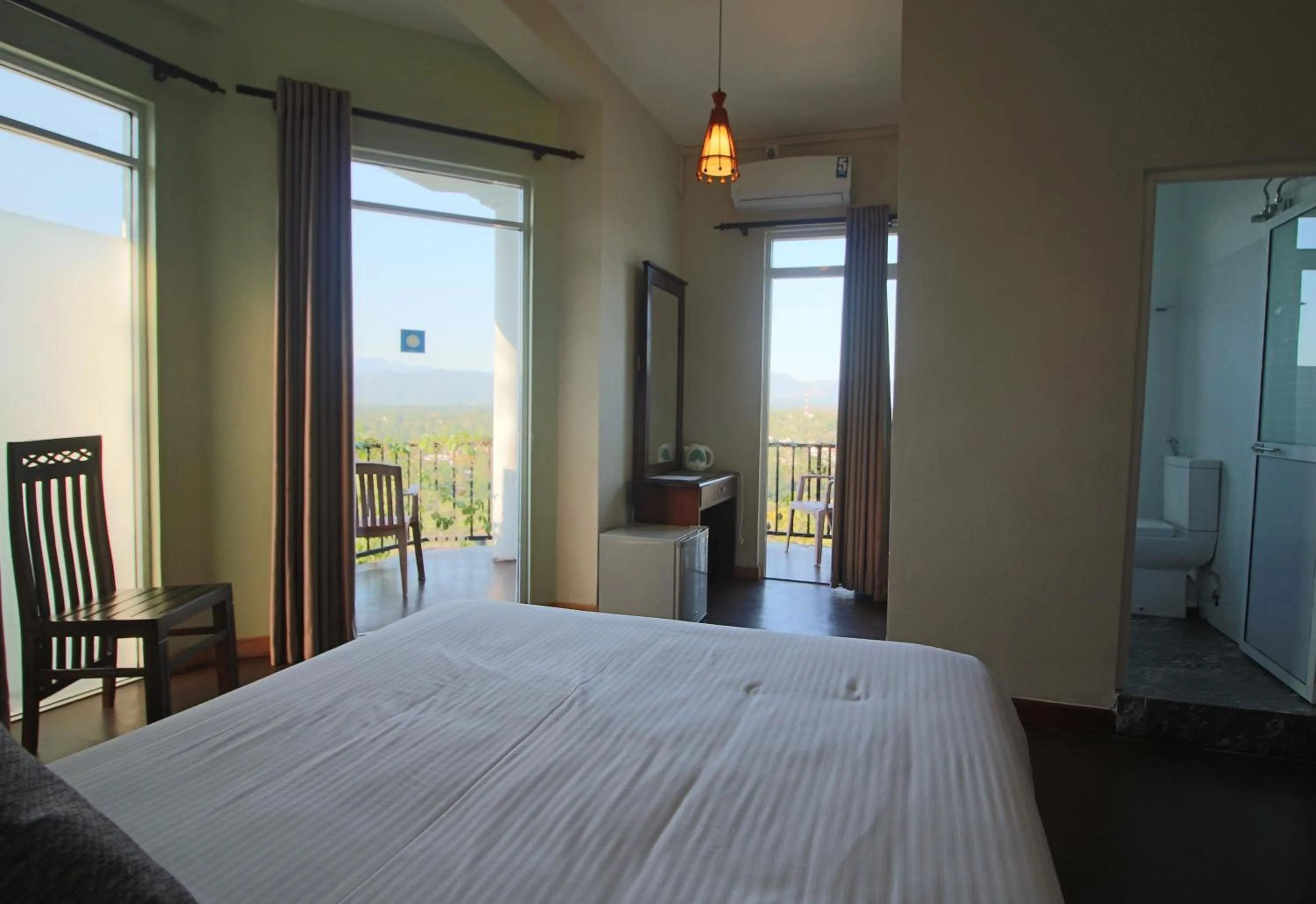 Bed in Villa Arunalu Kandy