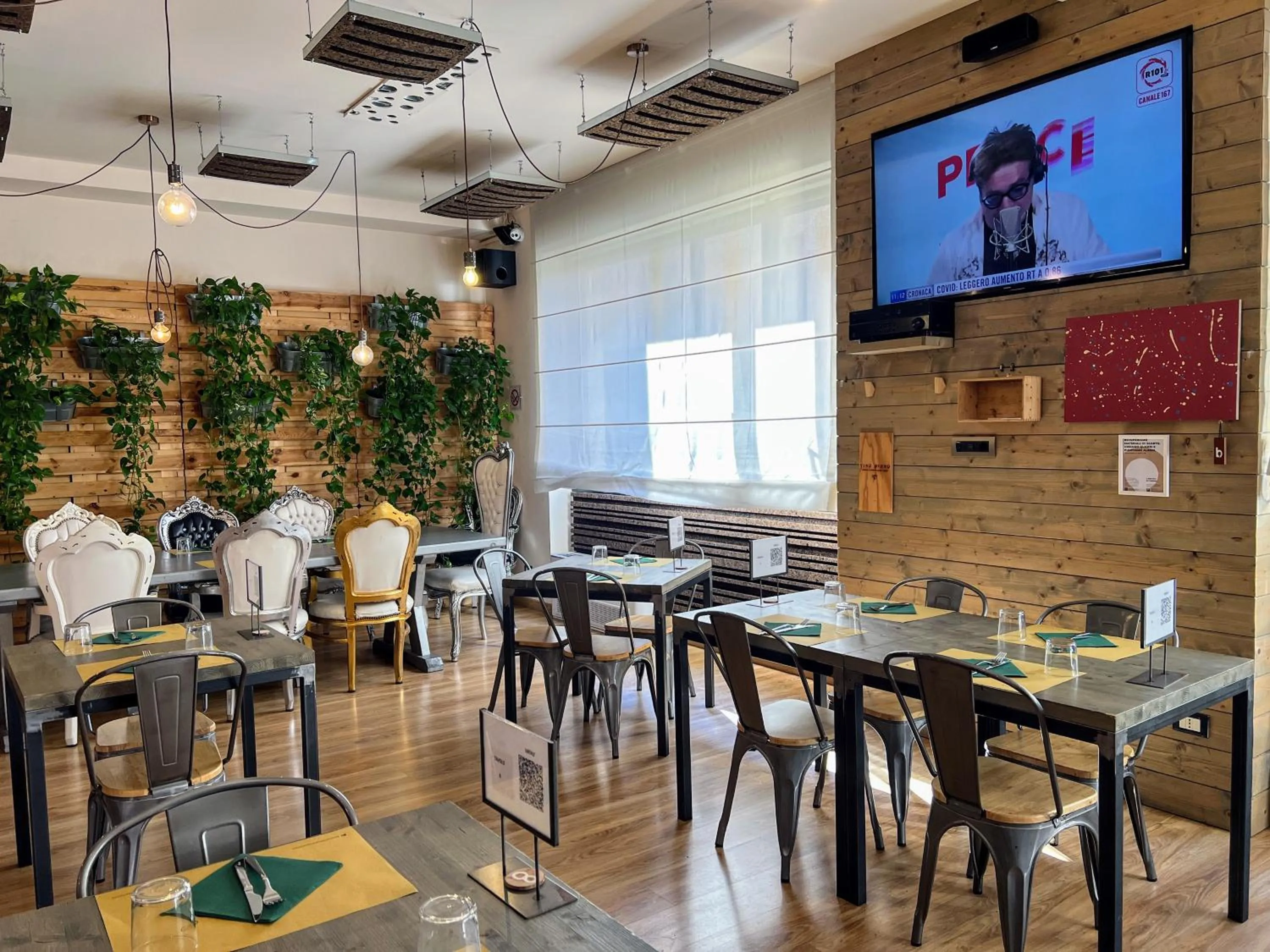 Restaurant/places to eat in Central Hostel BG