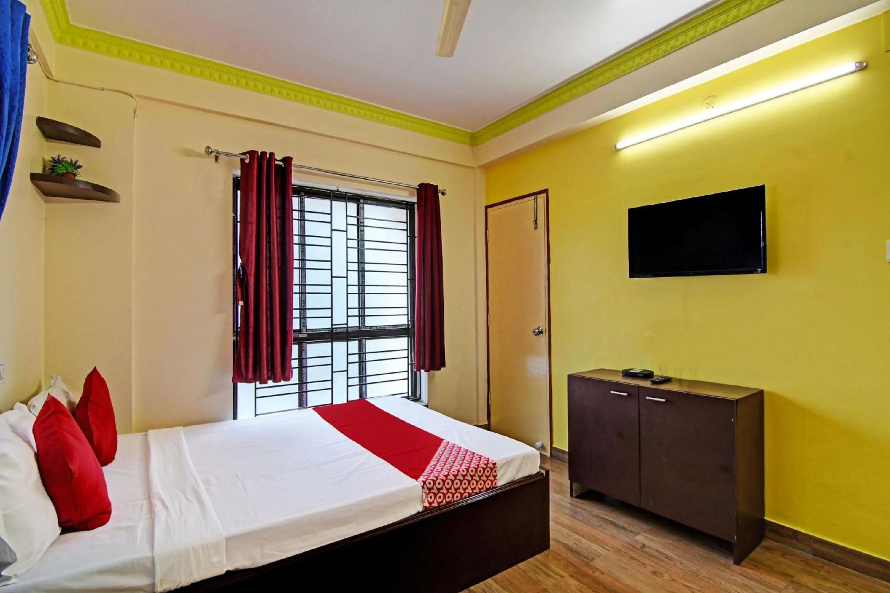 Photo of the whole room in Hotel O Shree Near Akankha More