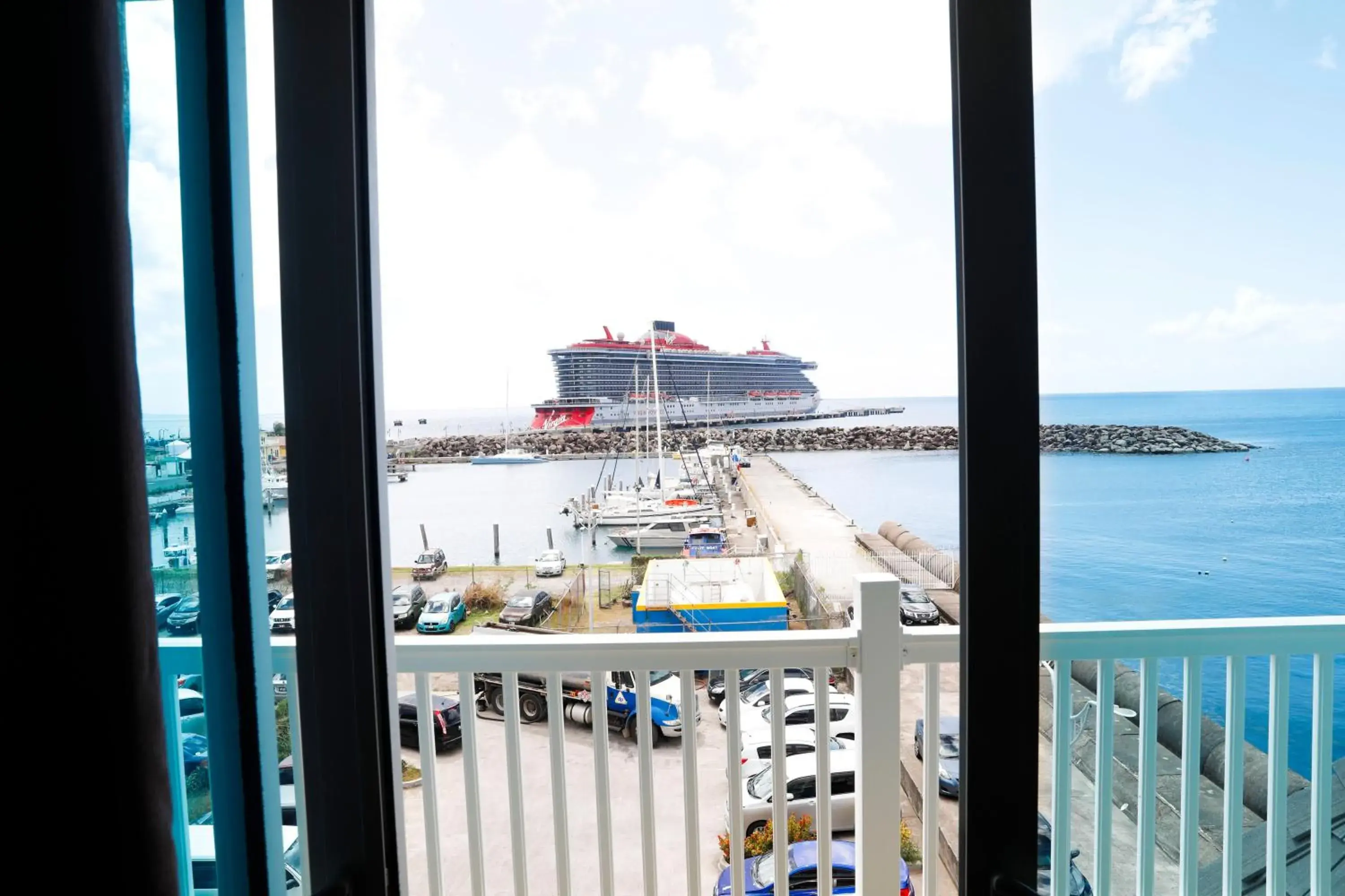 Superior Suite with Ocean View Balcony in Kings Pavilion Suites Hotel Superior Suite with Ocean View Balcony in Kings Pavilion Suites Hotel