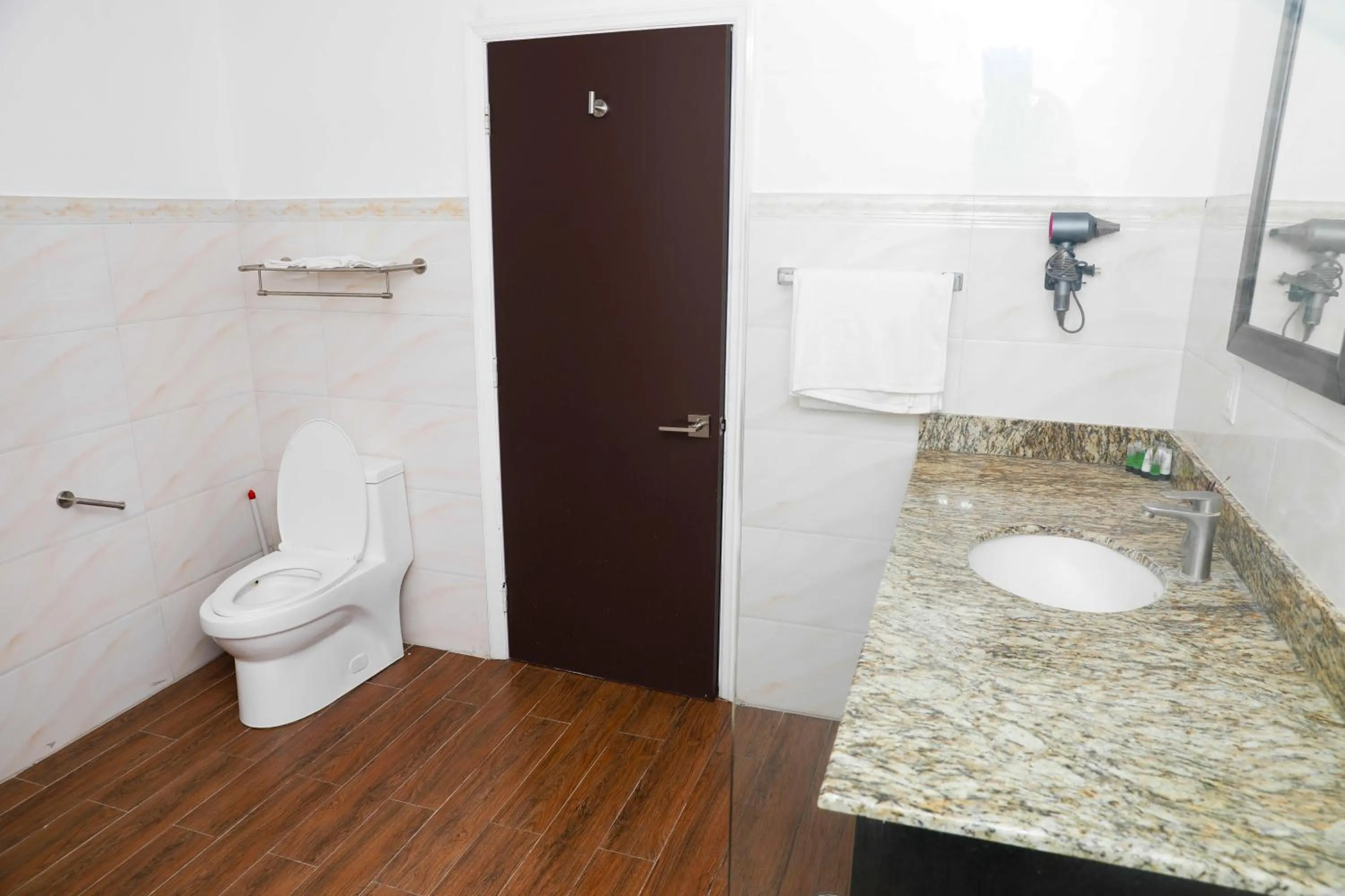 Kings Pavilion Suites Hotel