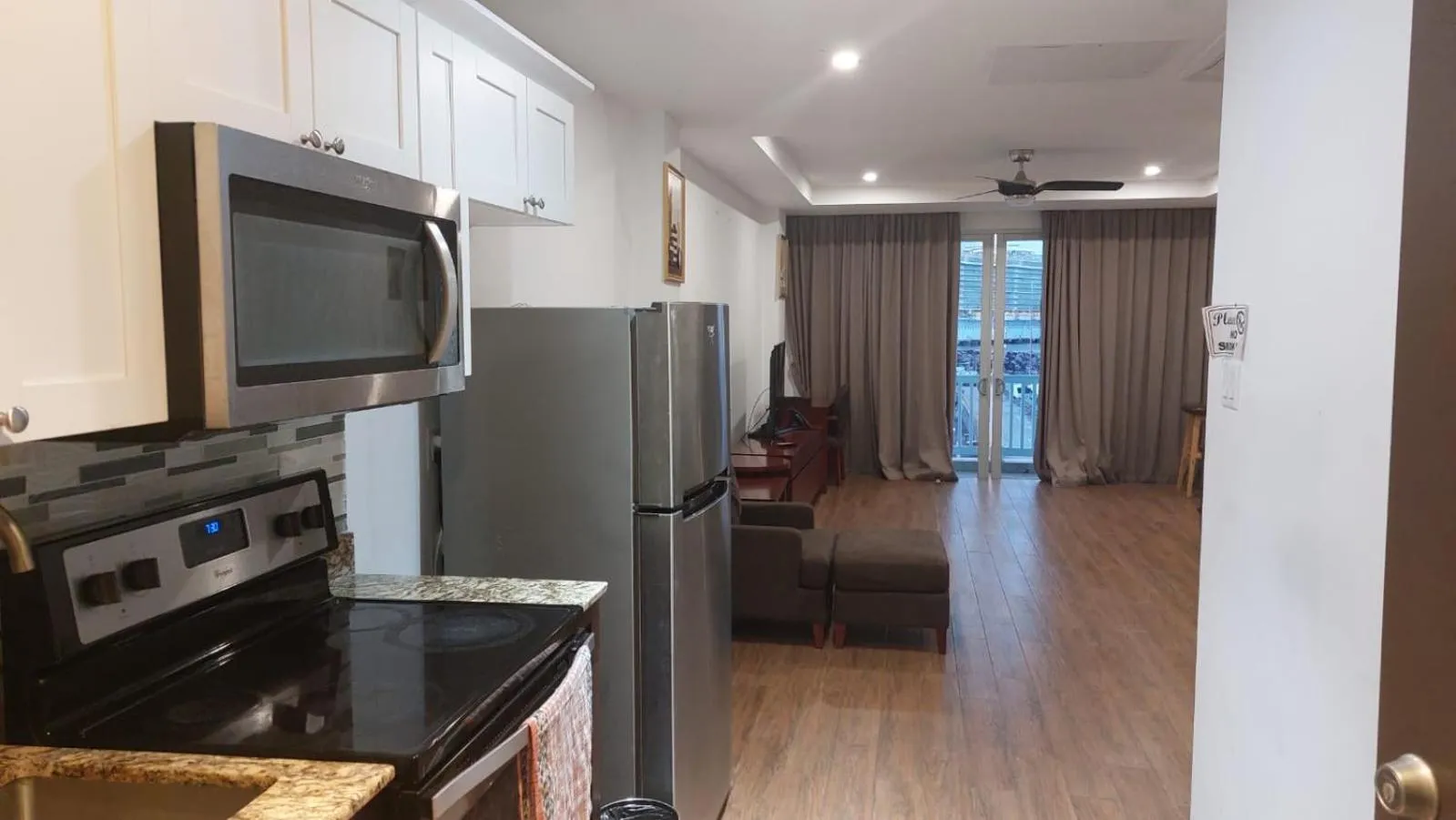 Kitchen or kitchenette in Kings Pavilion Suites Hotel