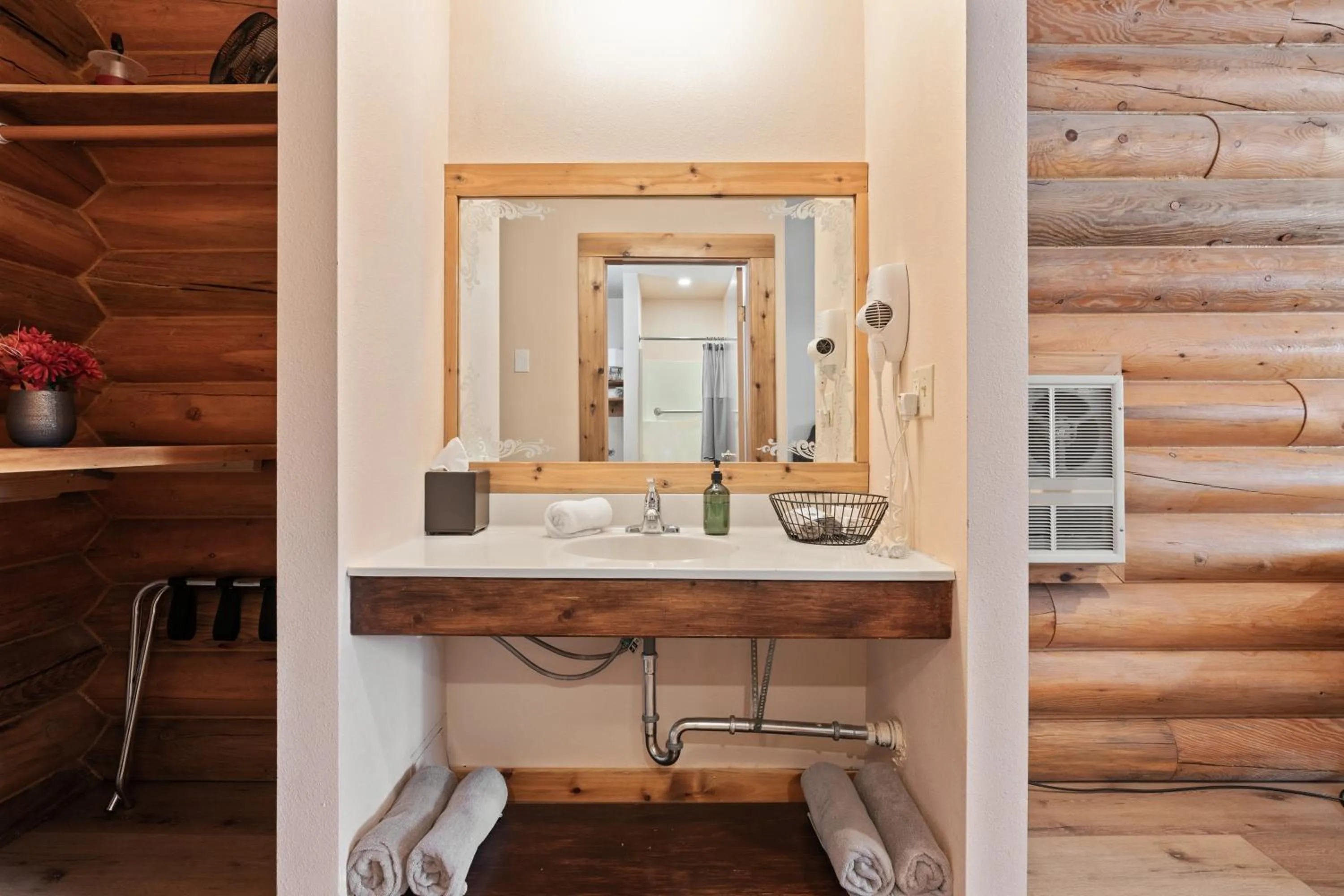 Bathroom in Duck Creek Village Inn