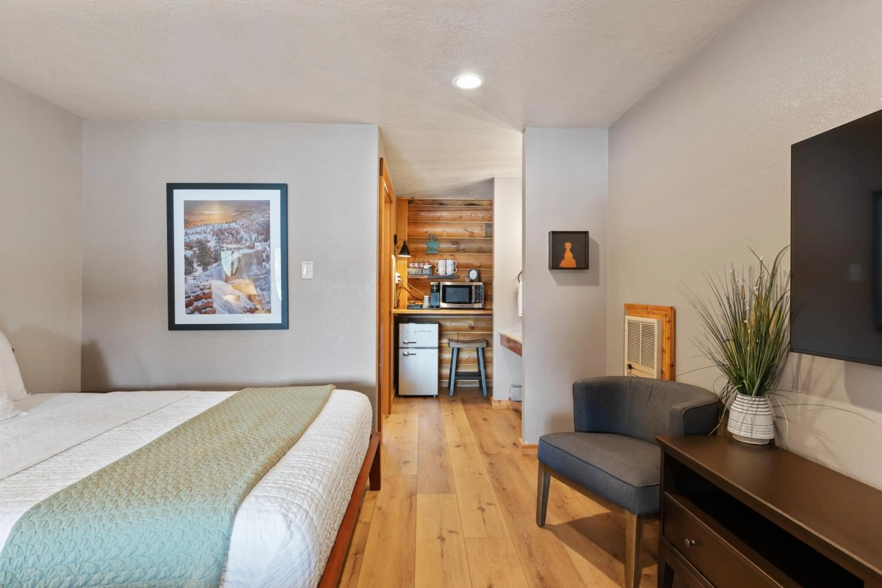 TV and multimedia, Bed in Duck Creek Village Inn