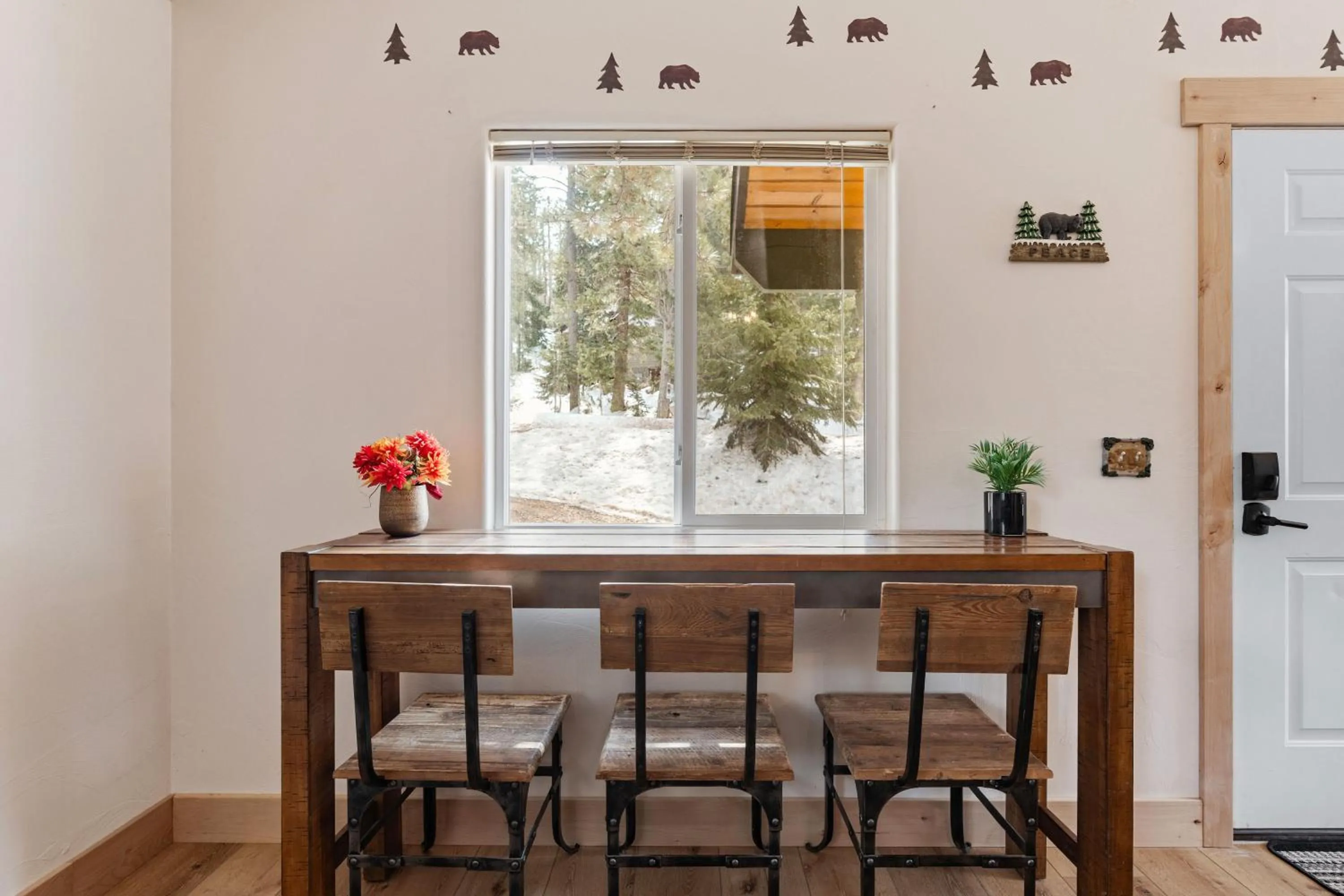 Dining area in Duck Creek Village Inn