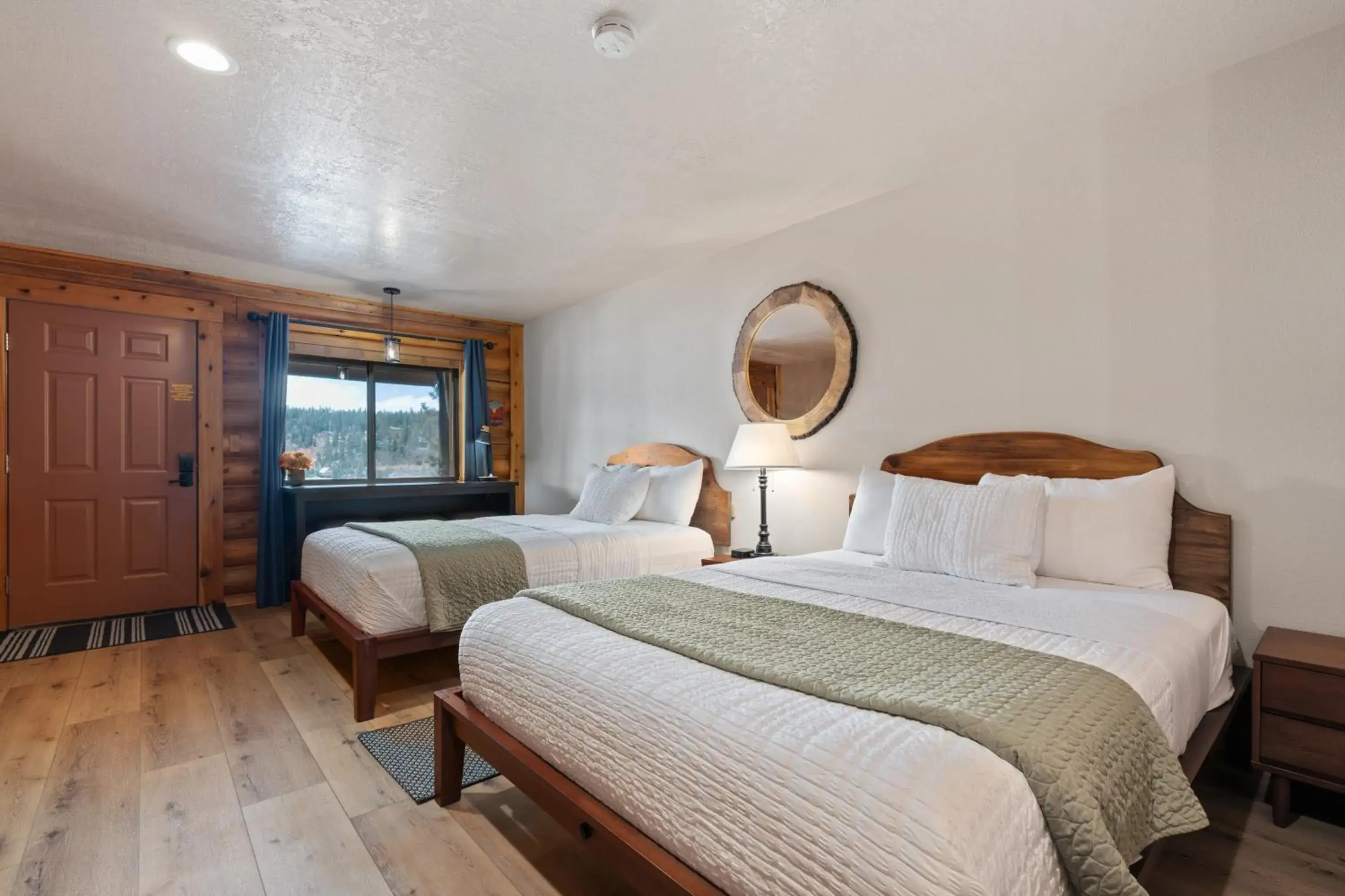 Queen Room in Duck Creek Village Inn Queen Room in Duck Creek Village Inn