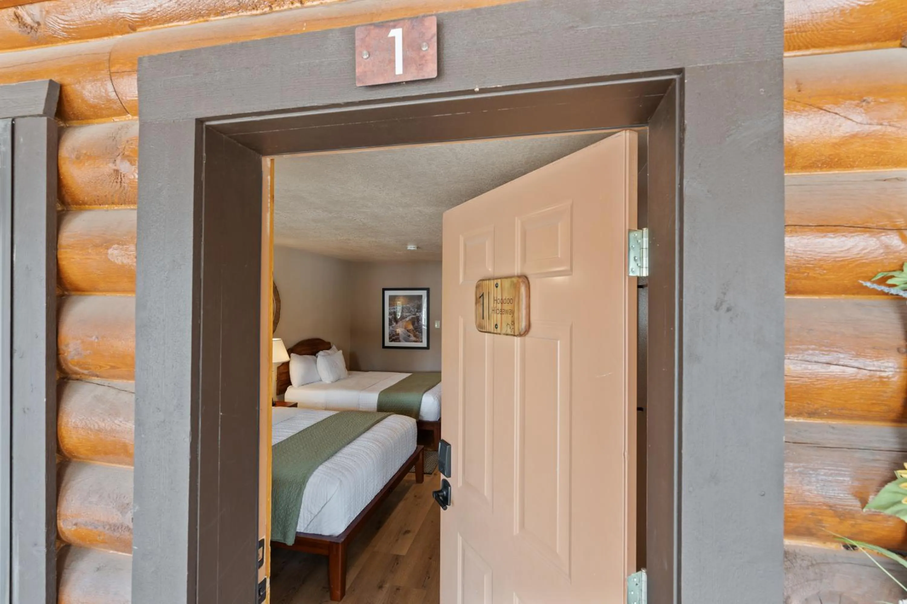 Photo of the whole room, Bed in Duck Creek Village Inn