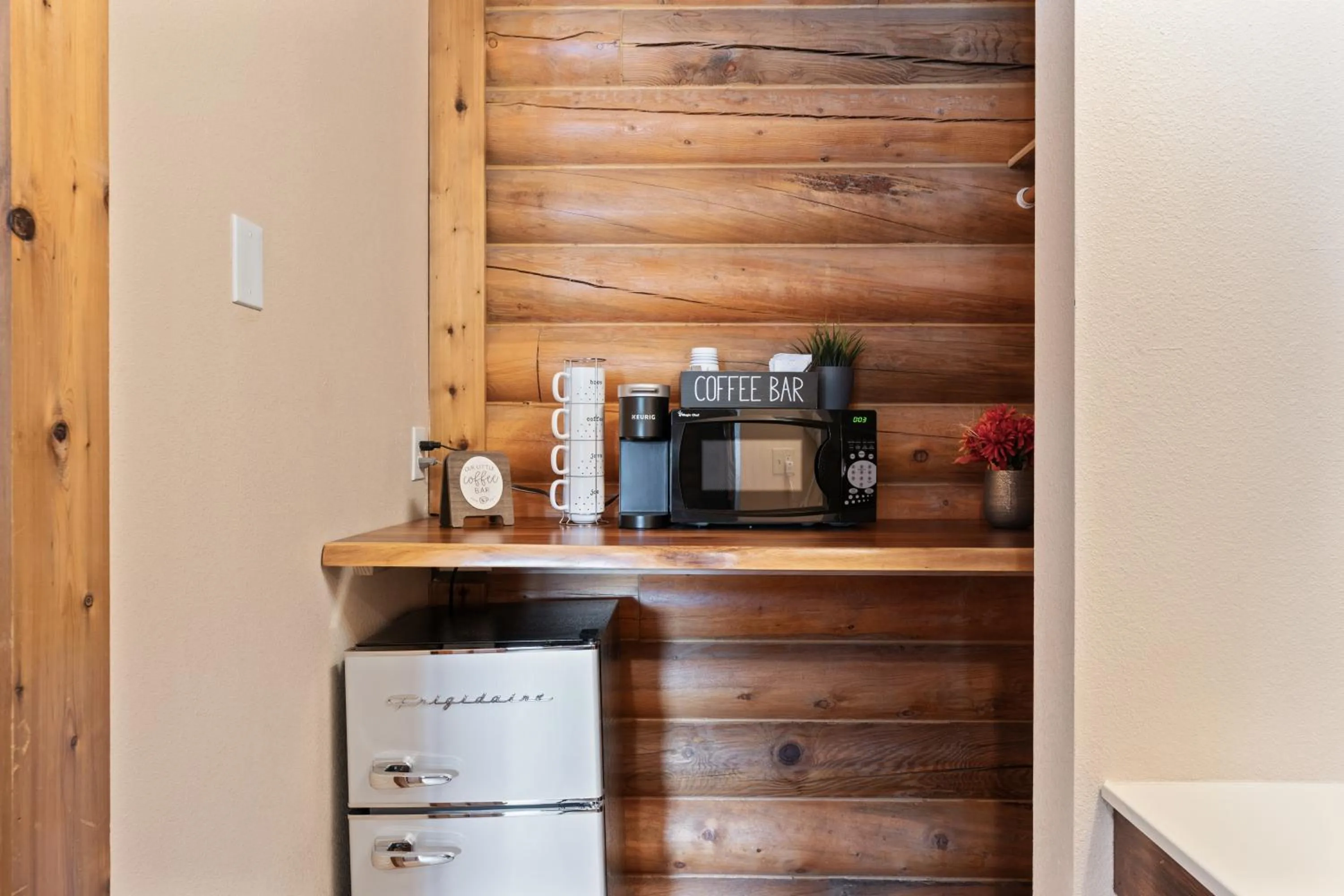 minibar in Duck Creek Village Inn