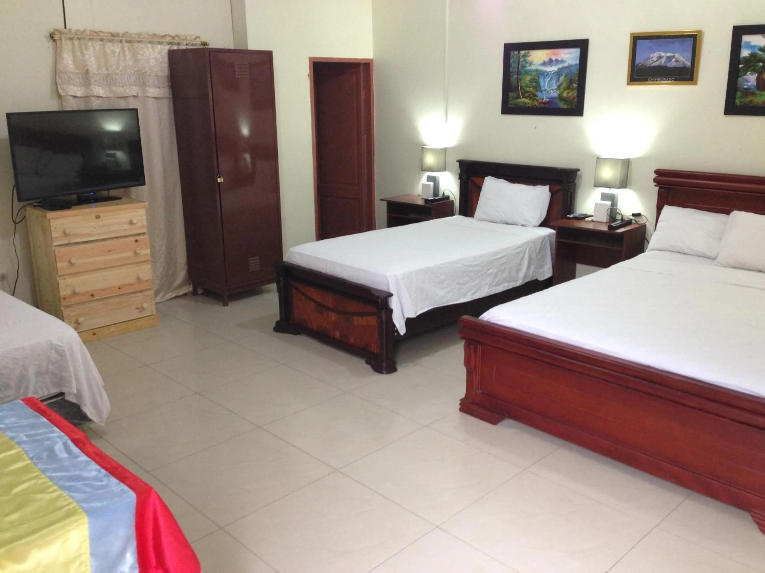 Photo of the whole room, Bed in Hotel MundialCity
