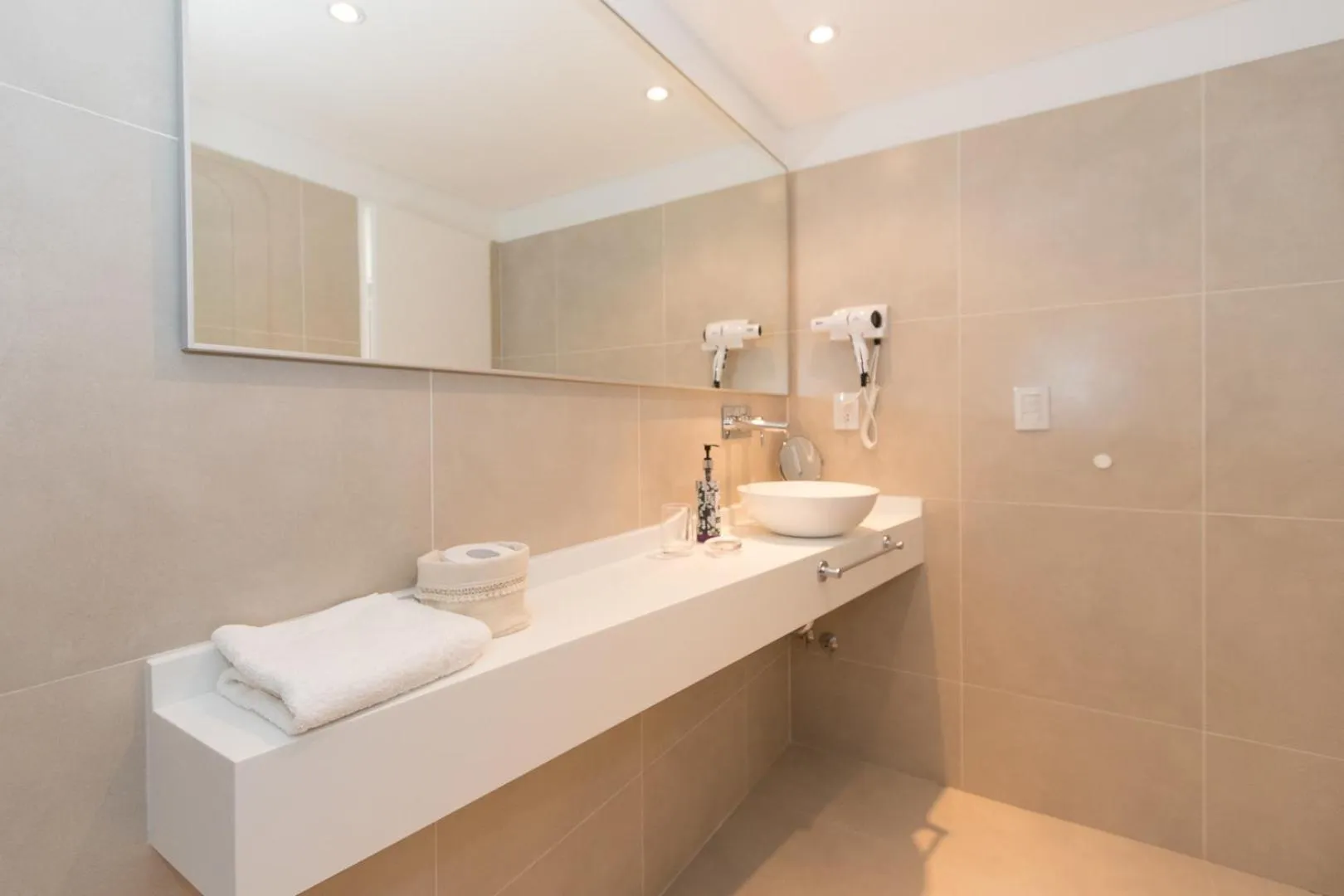 Toilet in Pacifico Apartamentos