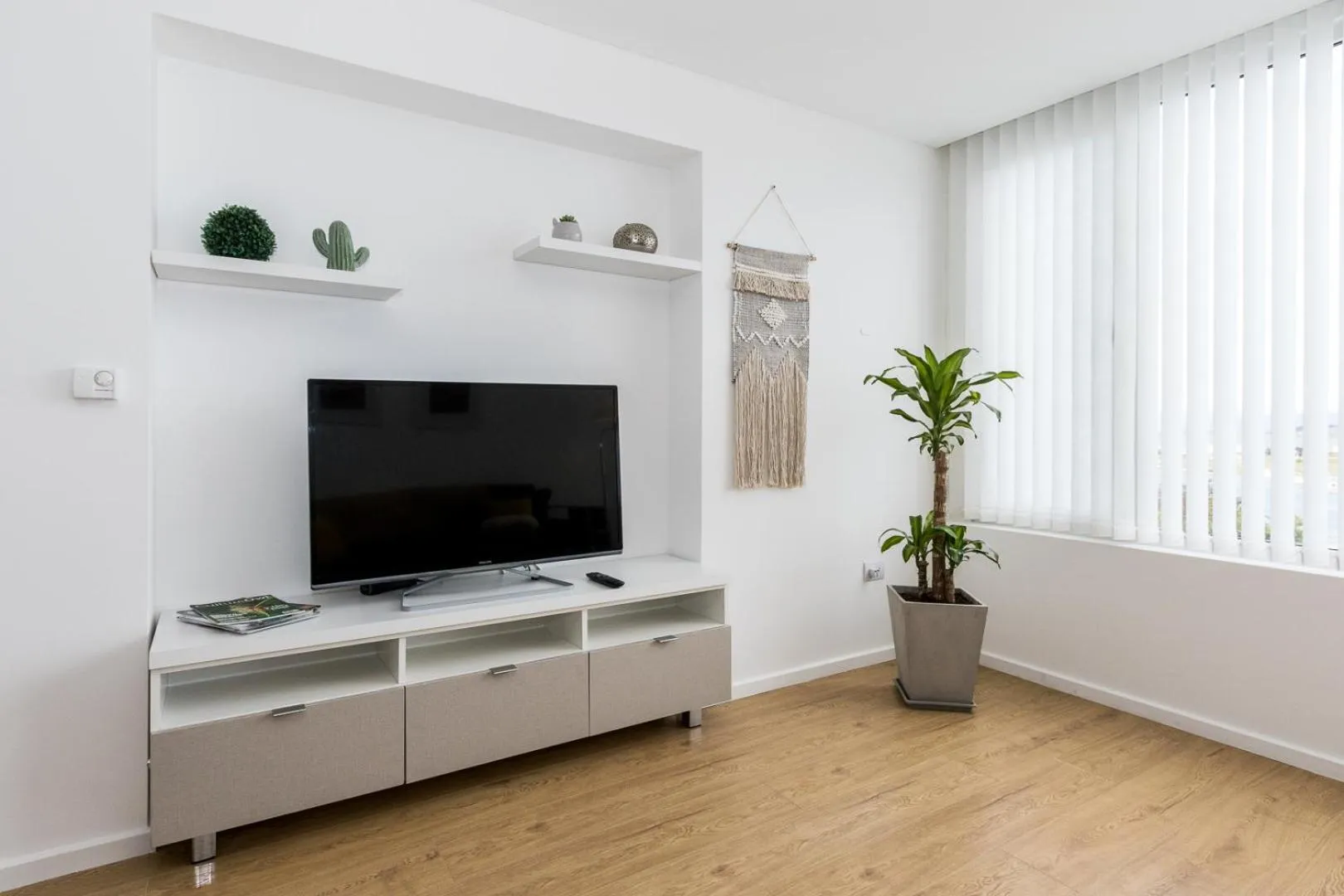 TV and multimedia in Pacifico Apartamentos