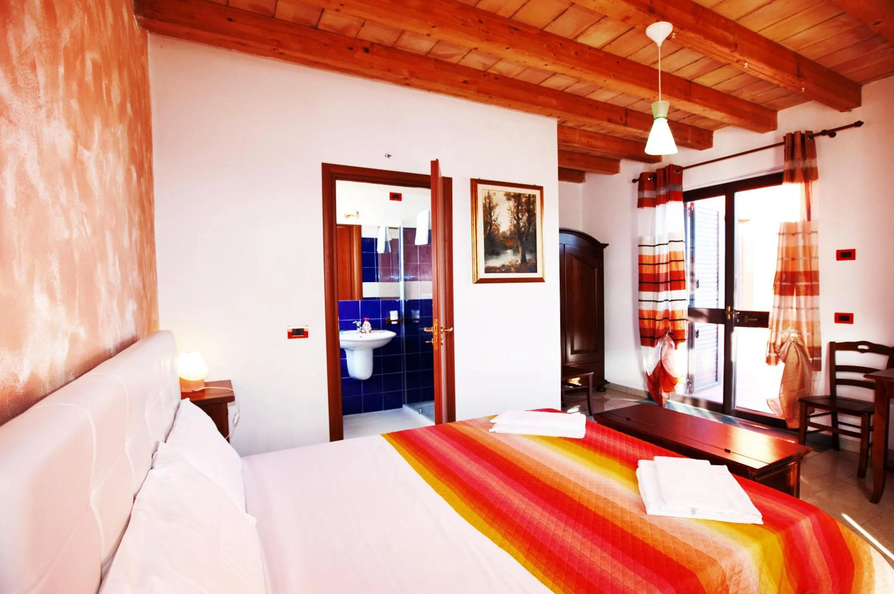 Photo of the whole room, Bed in La Casa Rossa Country House