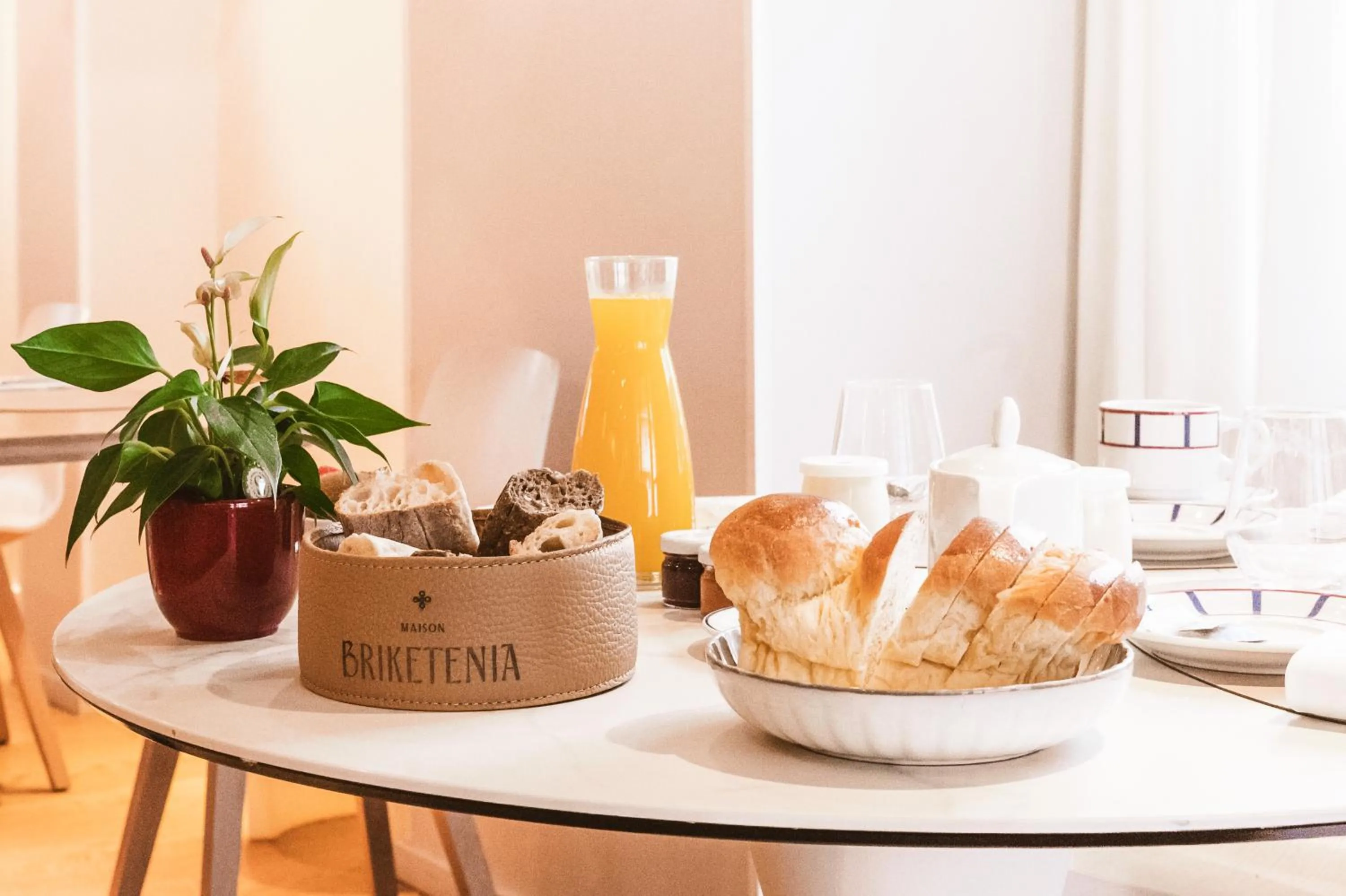 Breakfast in Hôtel Briketenia