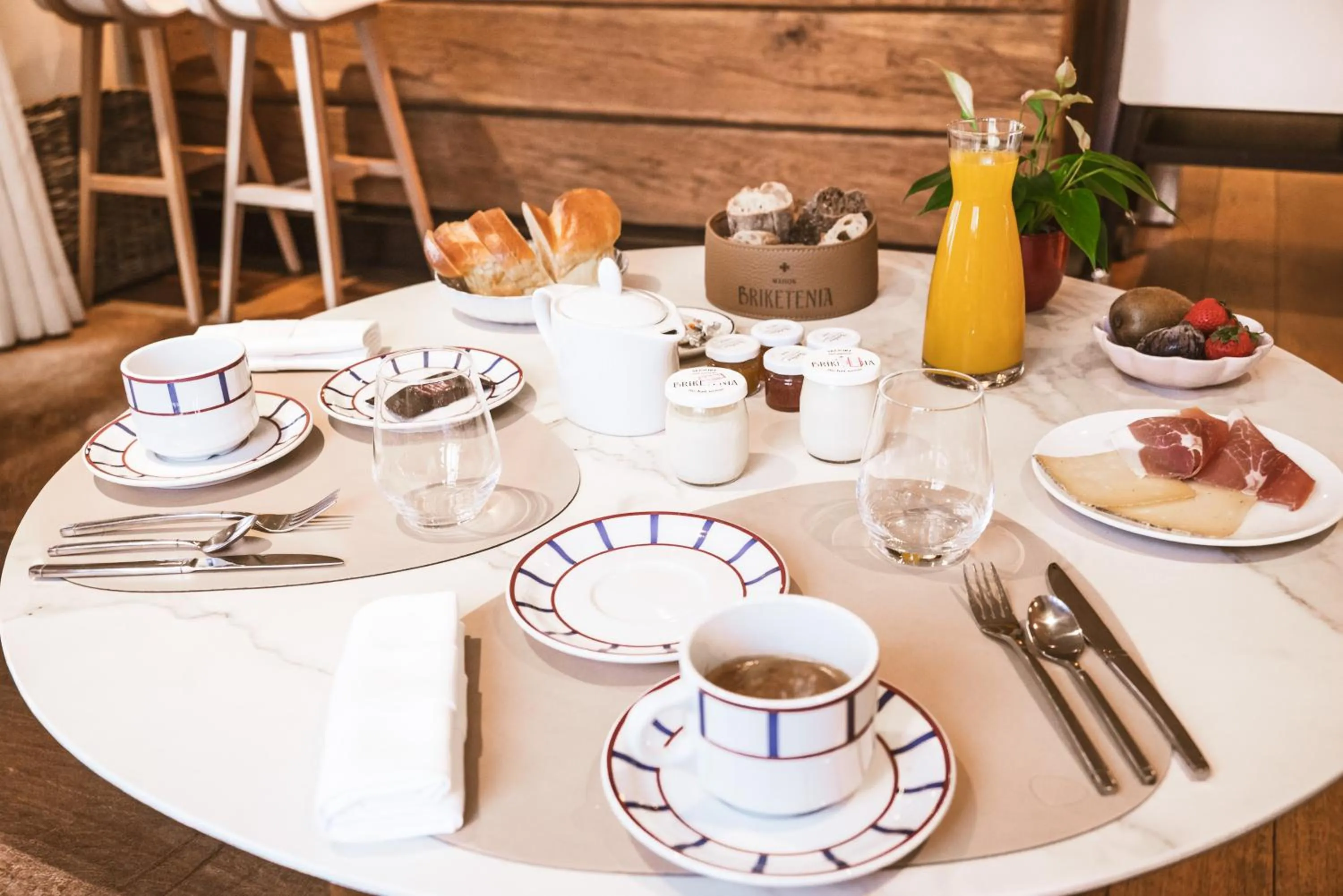 Breakfast in Hôtel Briketenia