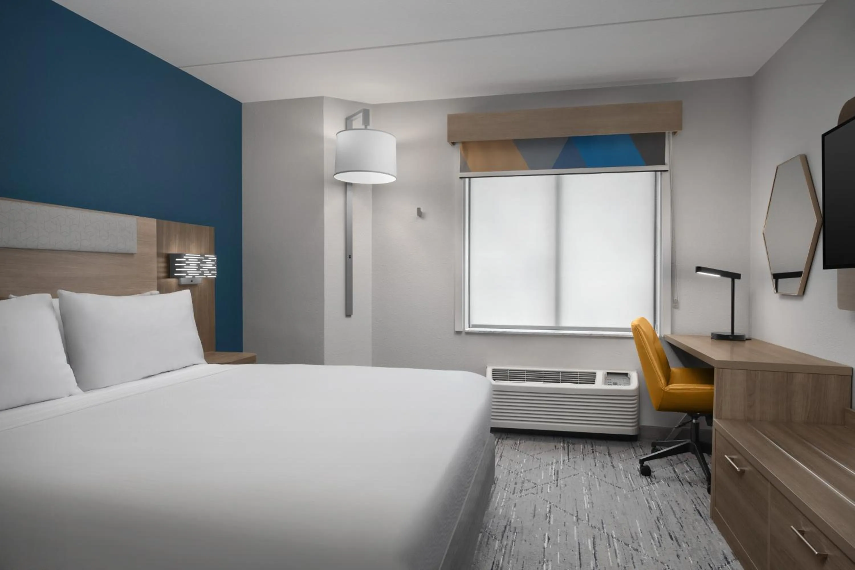 Bedroom, Bed in Holiday Inn Express Baltimore - BWI Airport NE by IHG