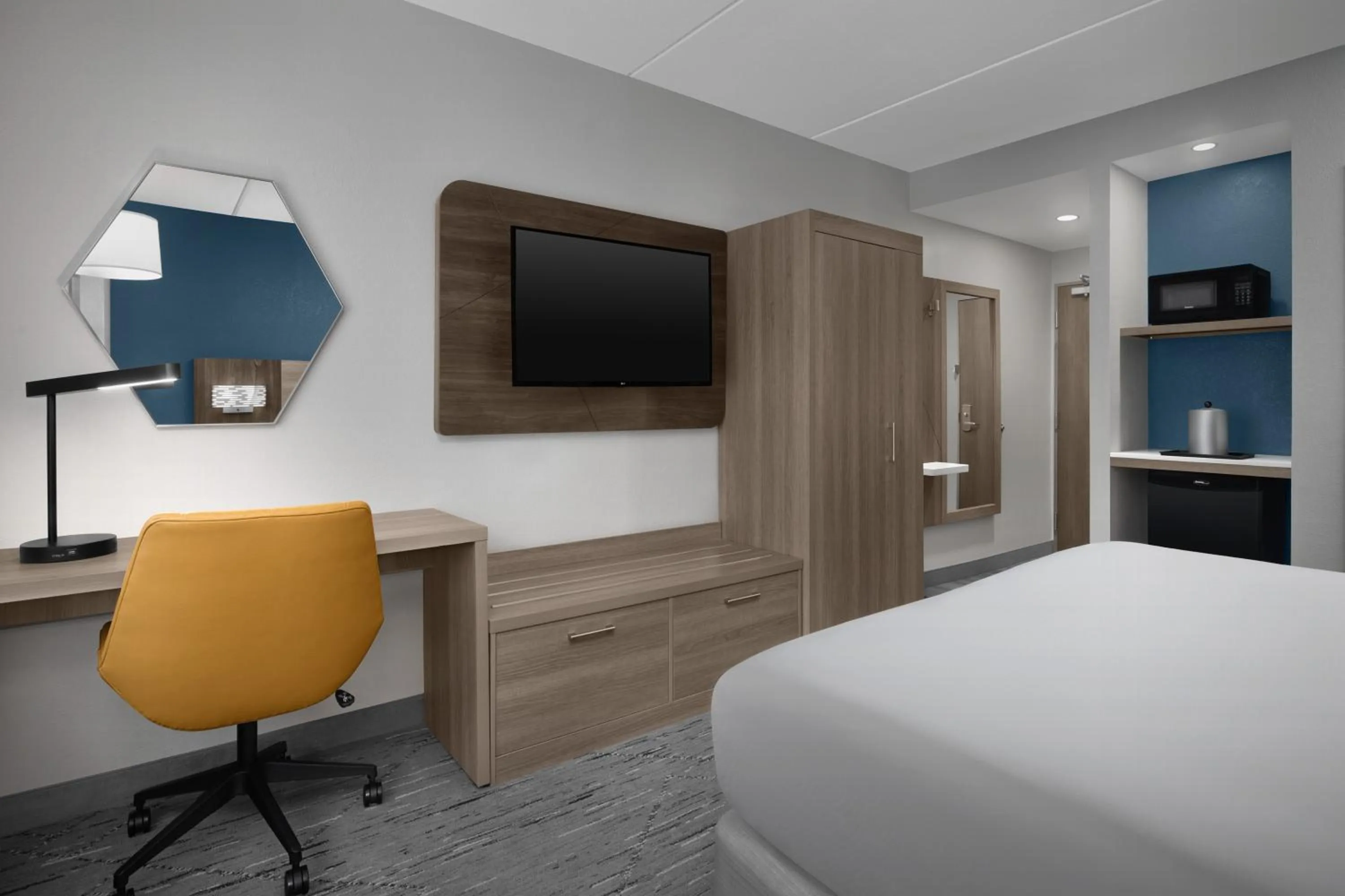 Bedroom, Bed in Holiday Inn Express Baltimore - BWI Airport NE by IHG