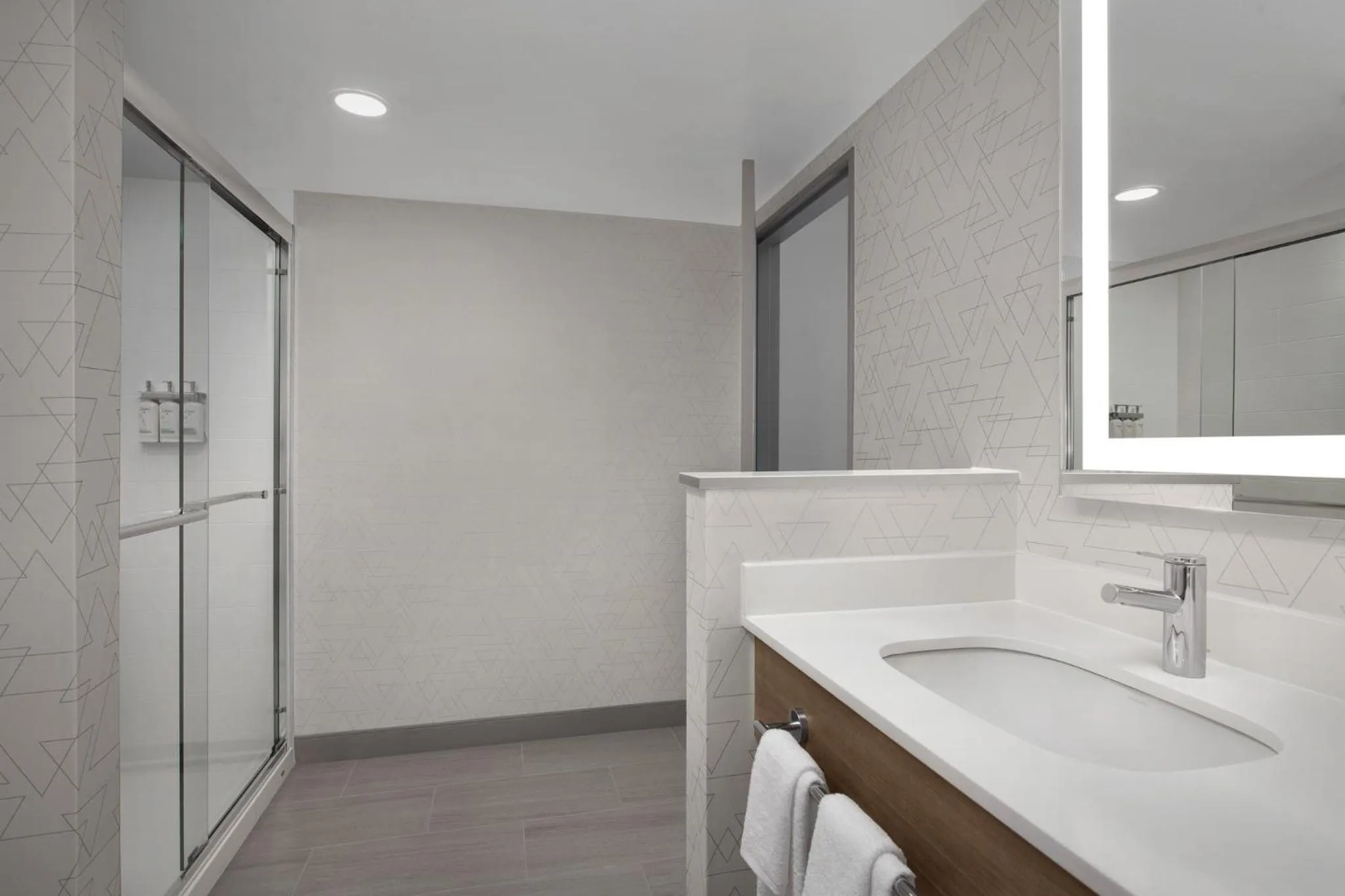 Photo of the whole room in Holiday Inn Express Baltimore - BWI Airport NE by IHG