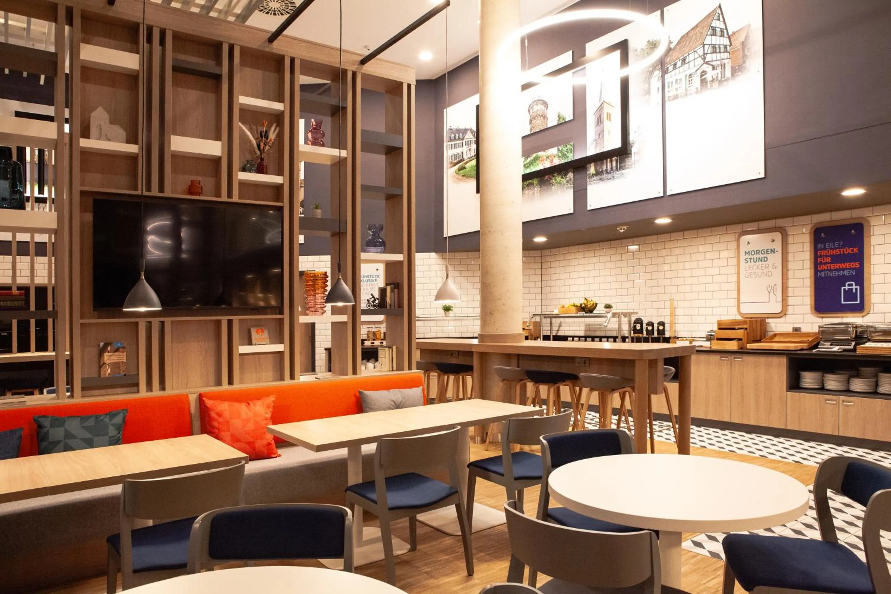 Restaurant/places to eat in Holiday Inn Express & Suites Monheim am Rhein by IHG