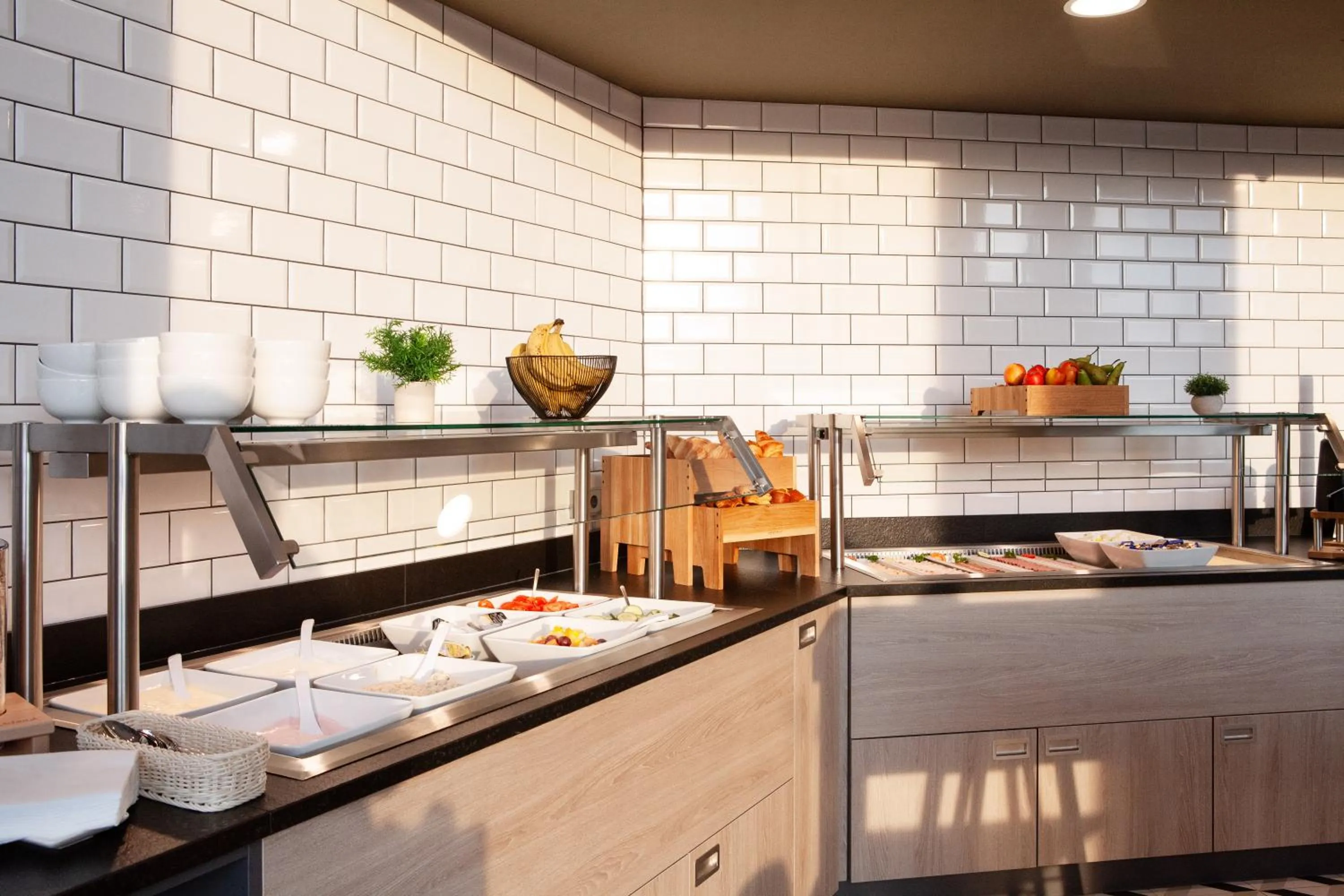 Restaurant/places to eat in Holiday Inn Express & Suites Monheim am Rhein by IHG