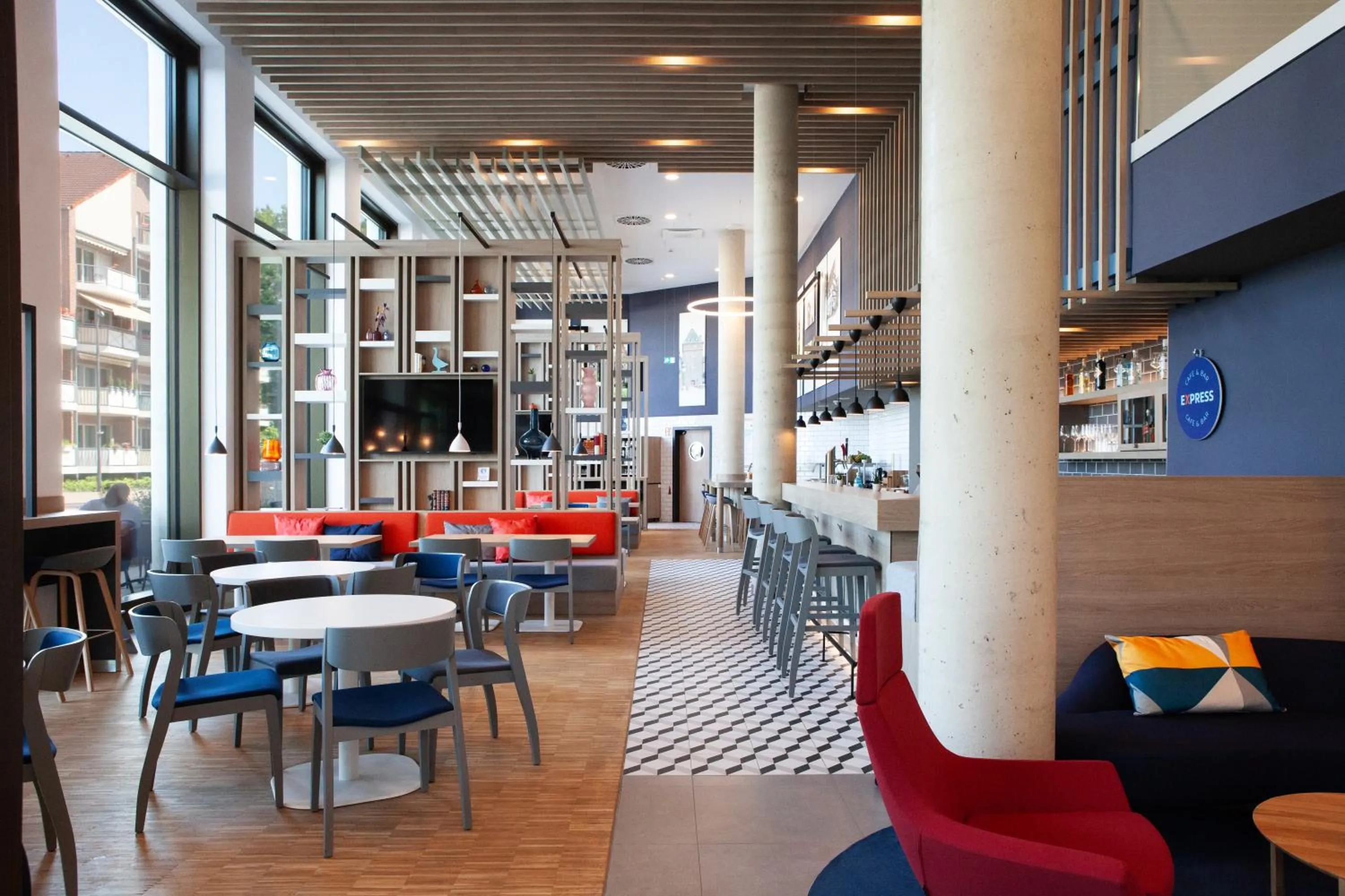 Restaurant/places to eat in Holiday Inn Express & Suites Monheim am Rhein by IHG