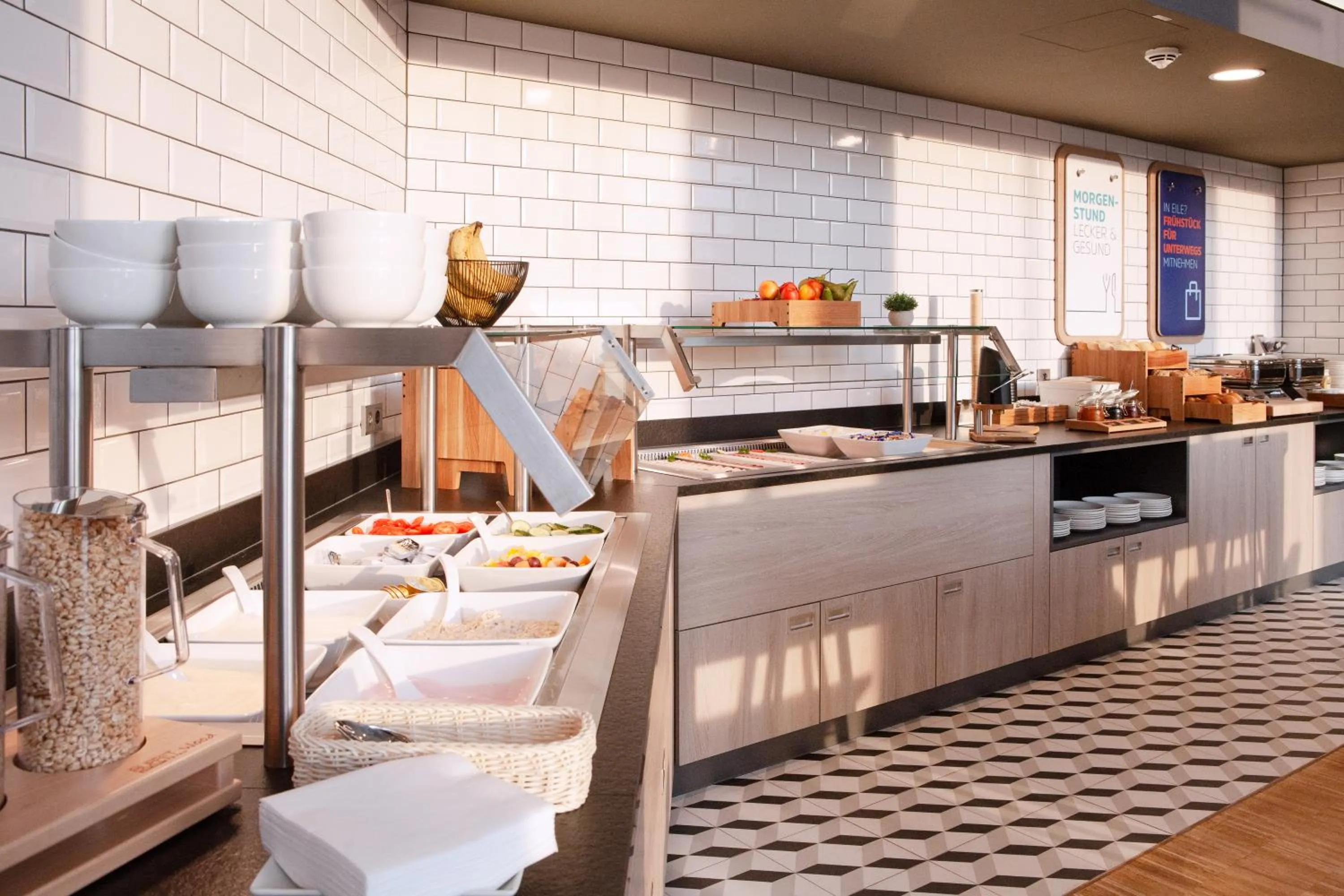 Restaurant/places to eat in Holiday Inn Express & Suites Monheim am Rhein by IHG