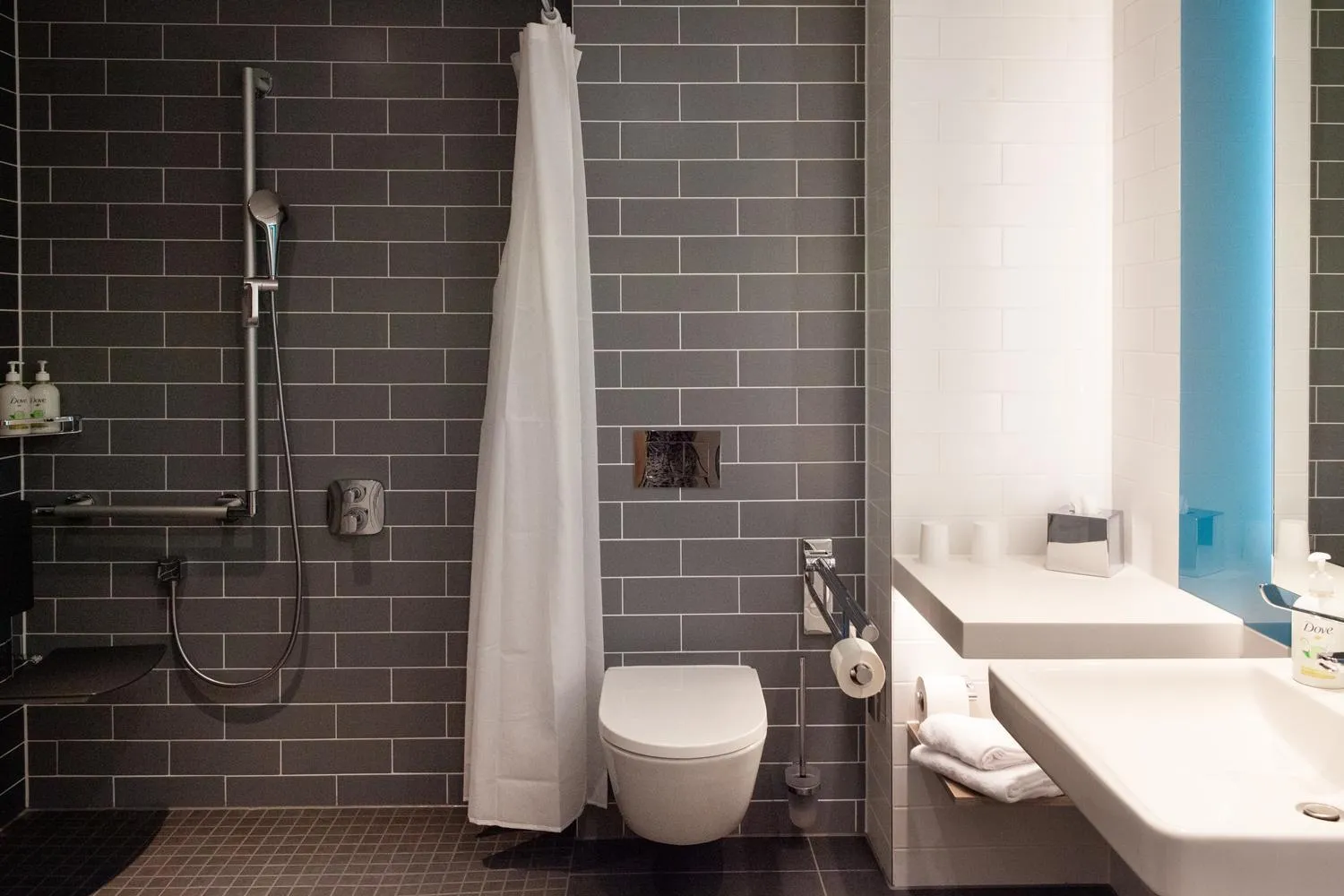 Shower in Holiday Inn Express & Suites Monheim am Rhein by IHG
