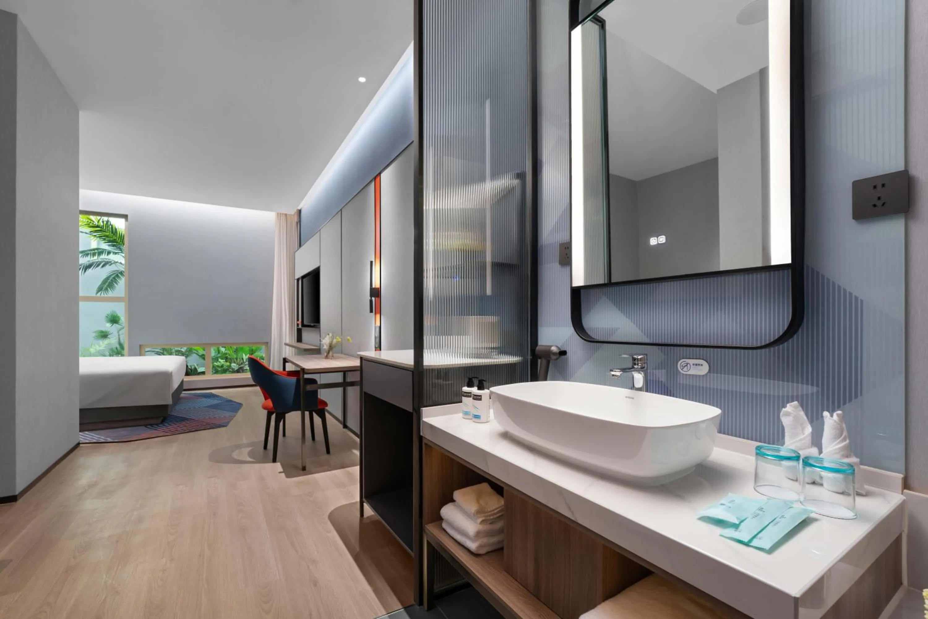 TV and multimedia in Holiday Inn Express Harbin Central Avenue by IHG