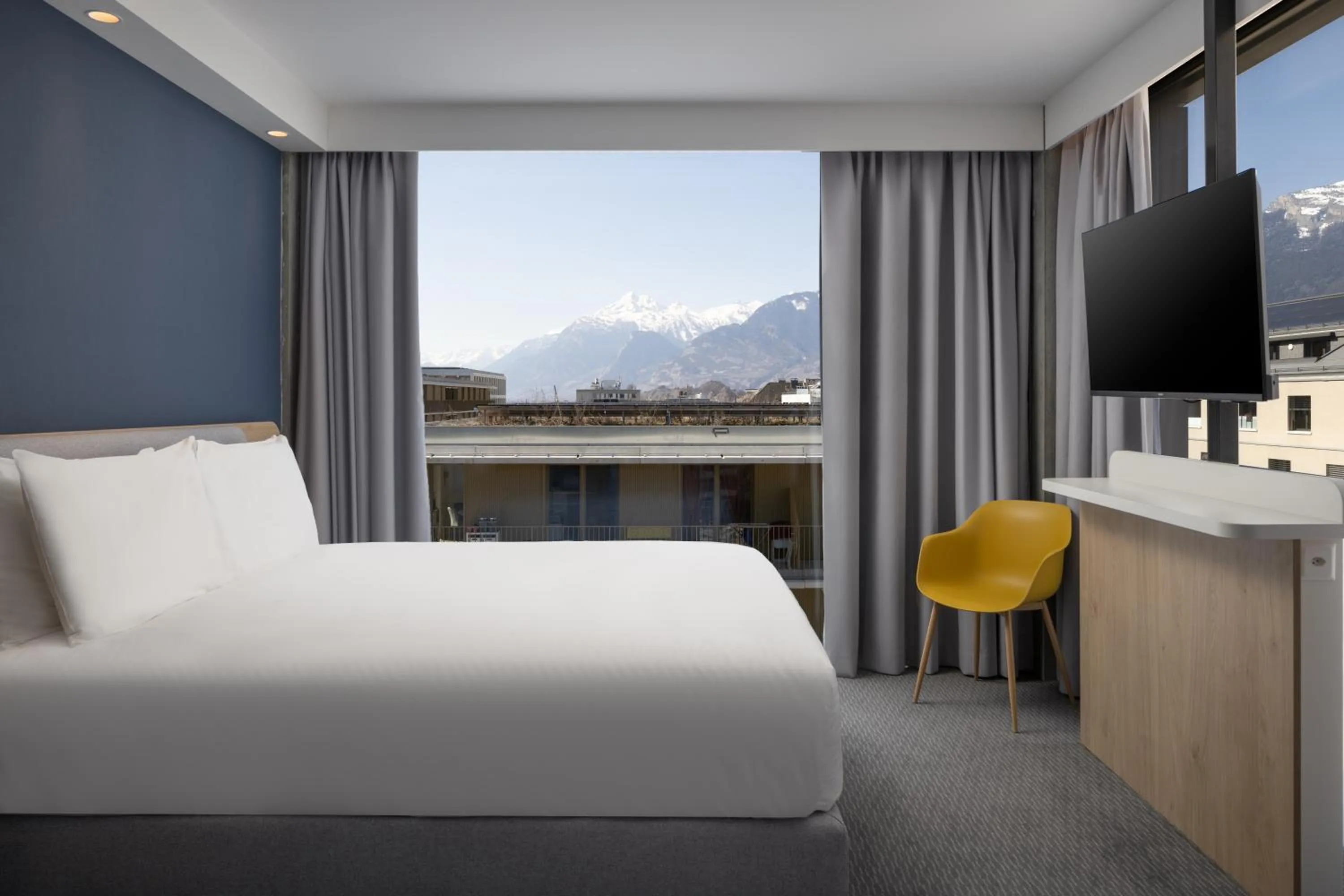 View (from property/room), Bed in Holiday Inn Express & Suites Sion by IHG