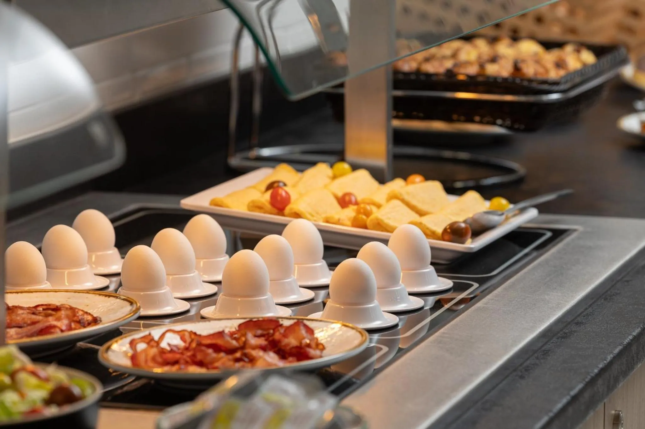 Restaurant/places to eat in Holiday Inn Express & Suites Sion by IHG