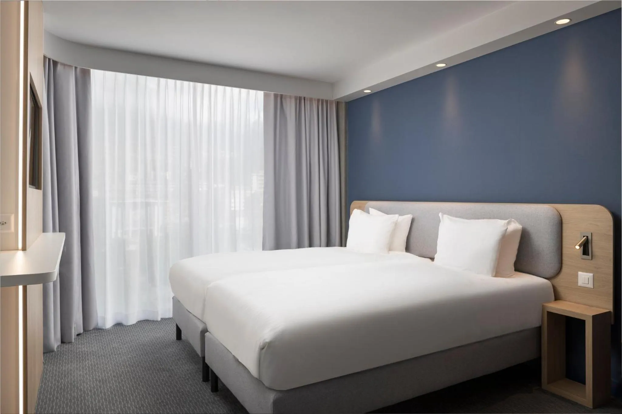 Photo of the whole room, Bed in Holiday Inn Express & Suites Sion by IHG