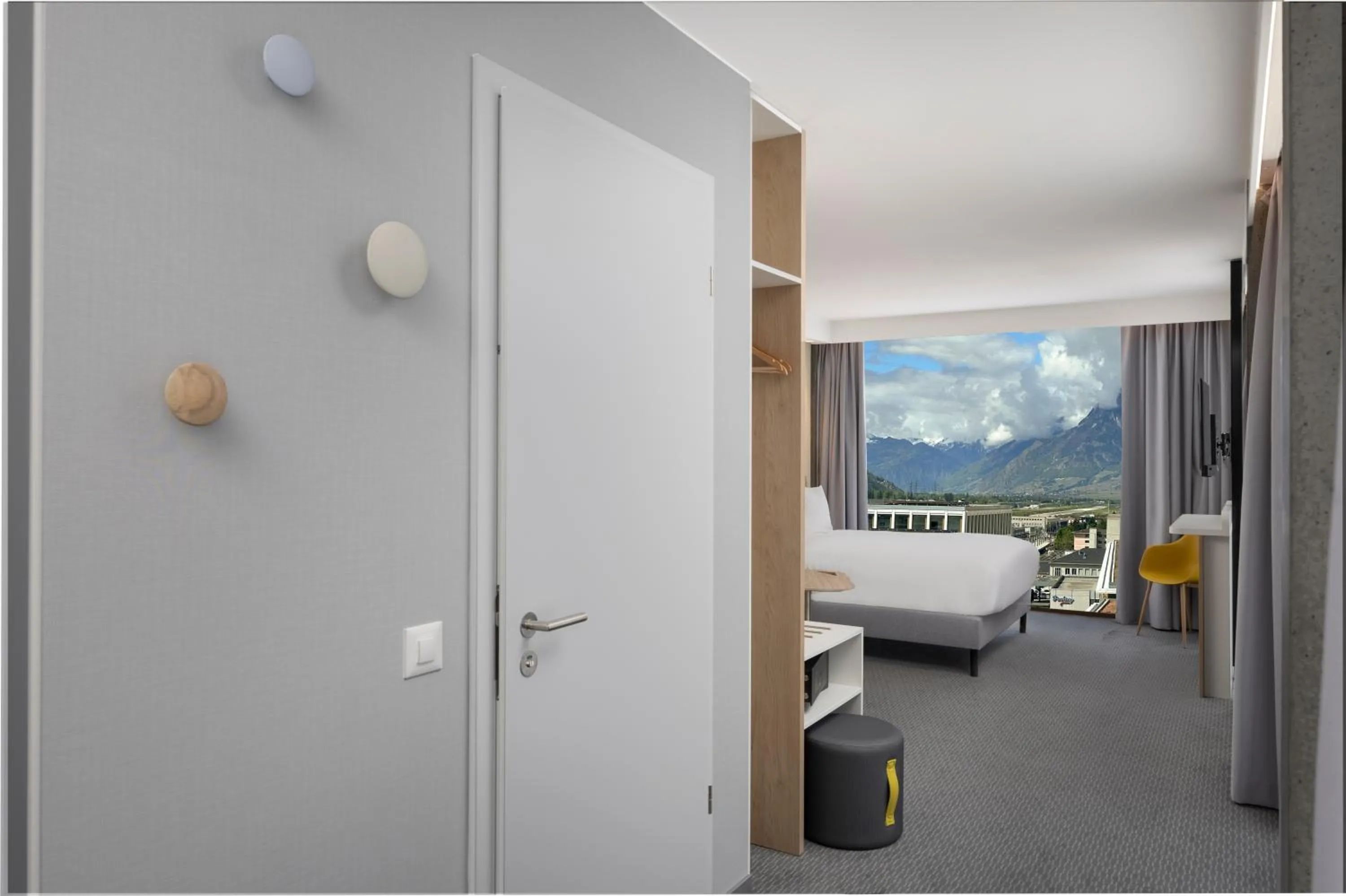 Photo of the whole room in Holiday Inn Express & Suites Sion by IHG