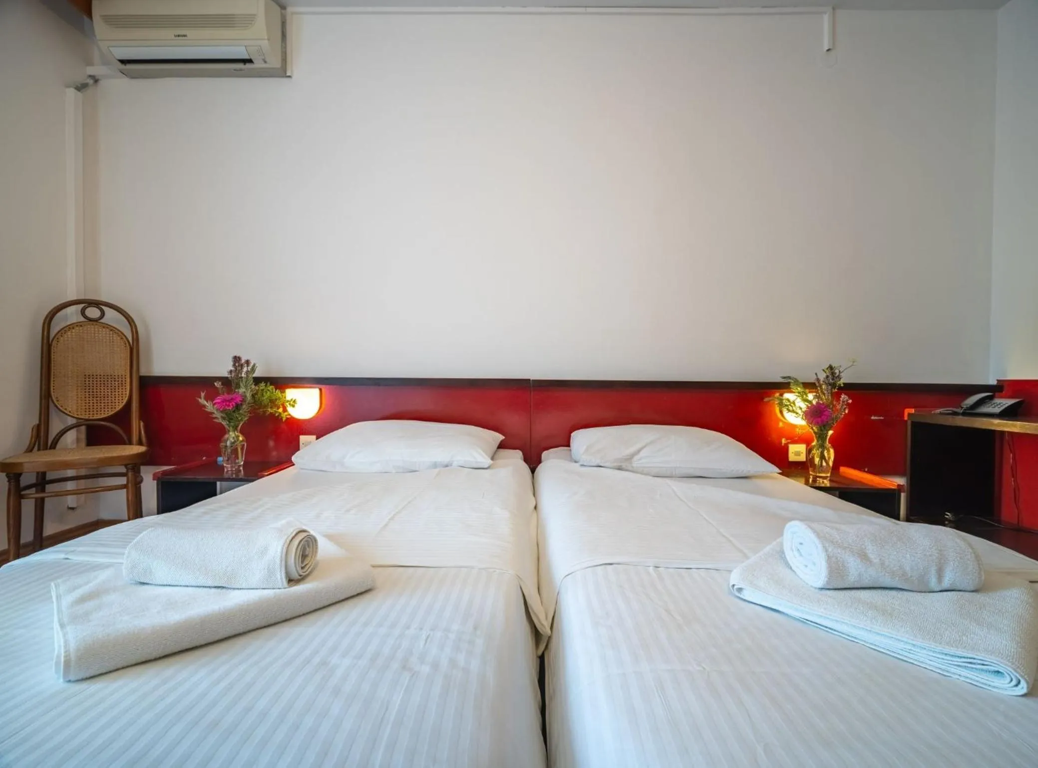 Bedroom, Bed in Hotel Issa