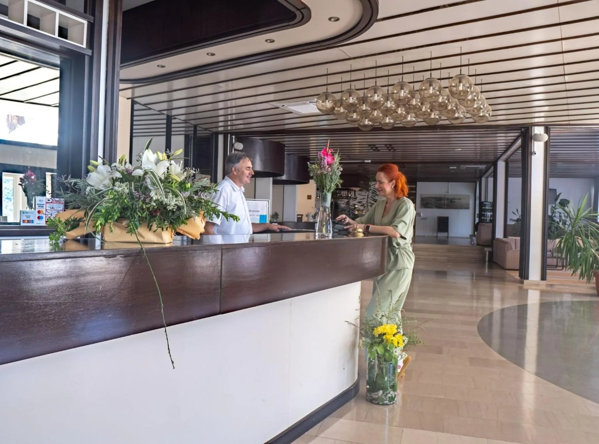 Restaurant/places to eat in Hotel Issa