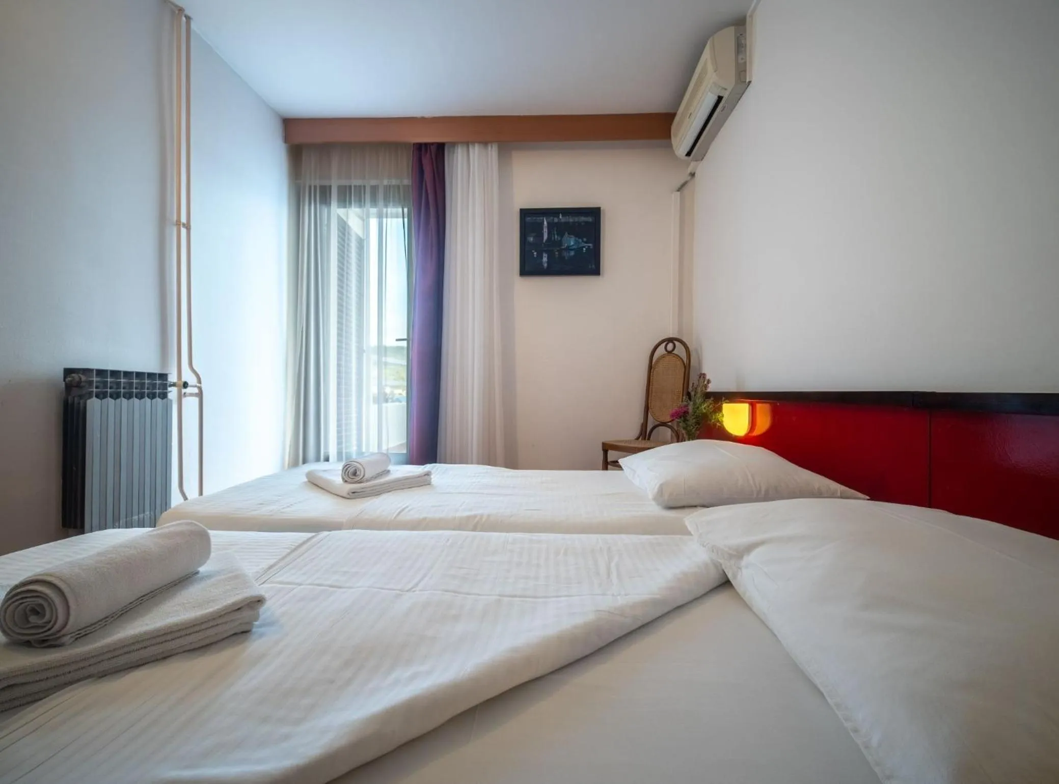 Bedroom, Bed in Hotel Issa