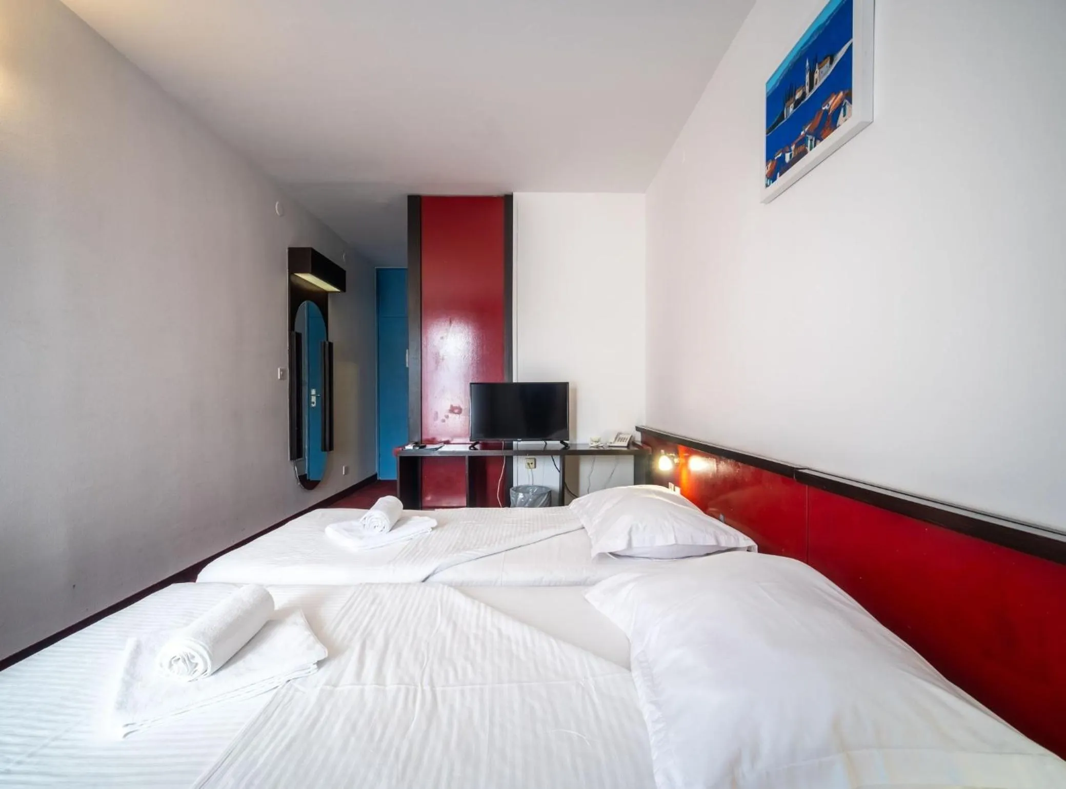 Bedroom, Bed in Hotel Issa