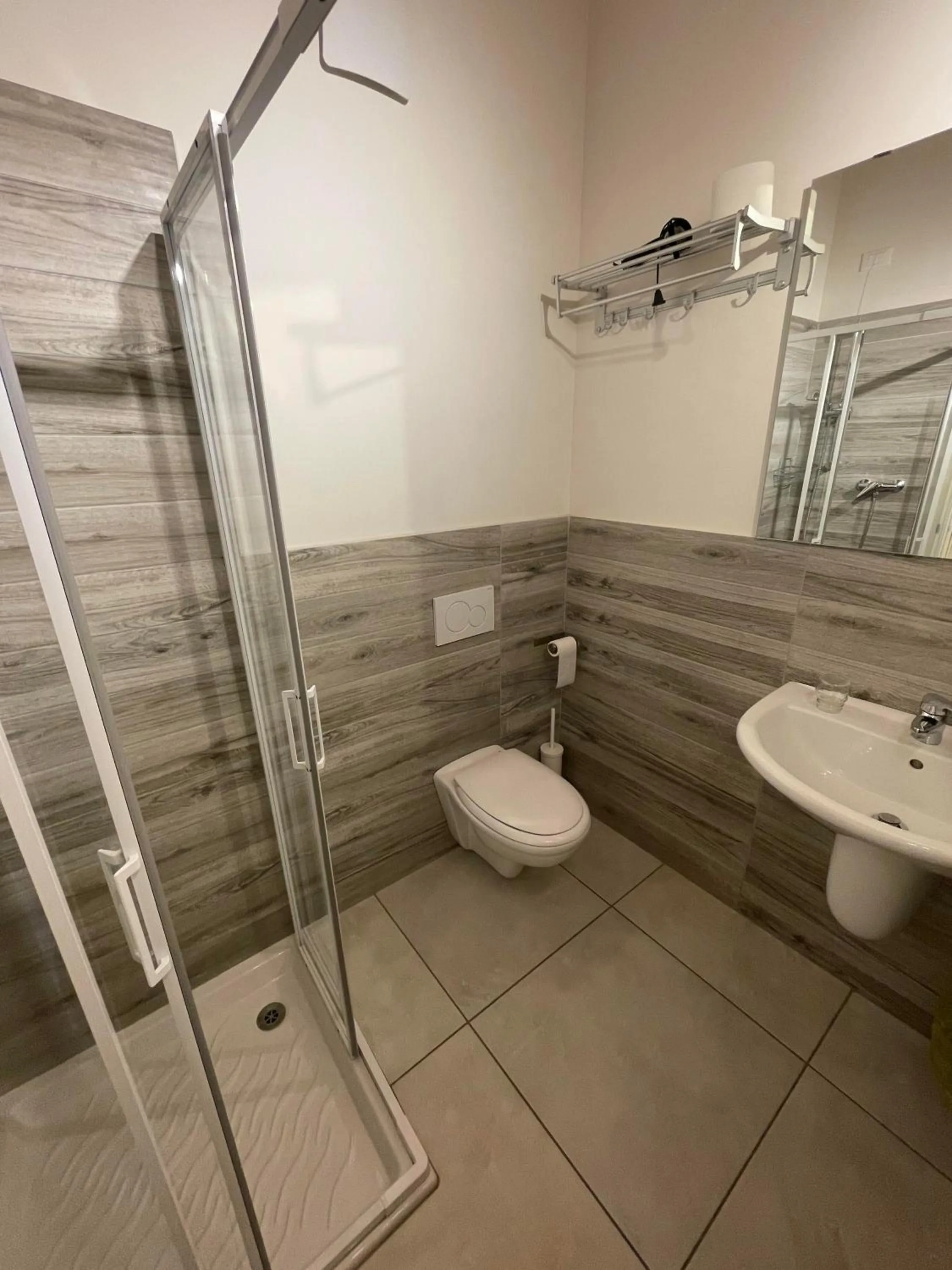 Shower in B&B Le Albare