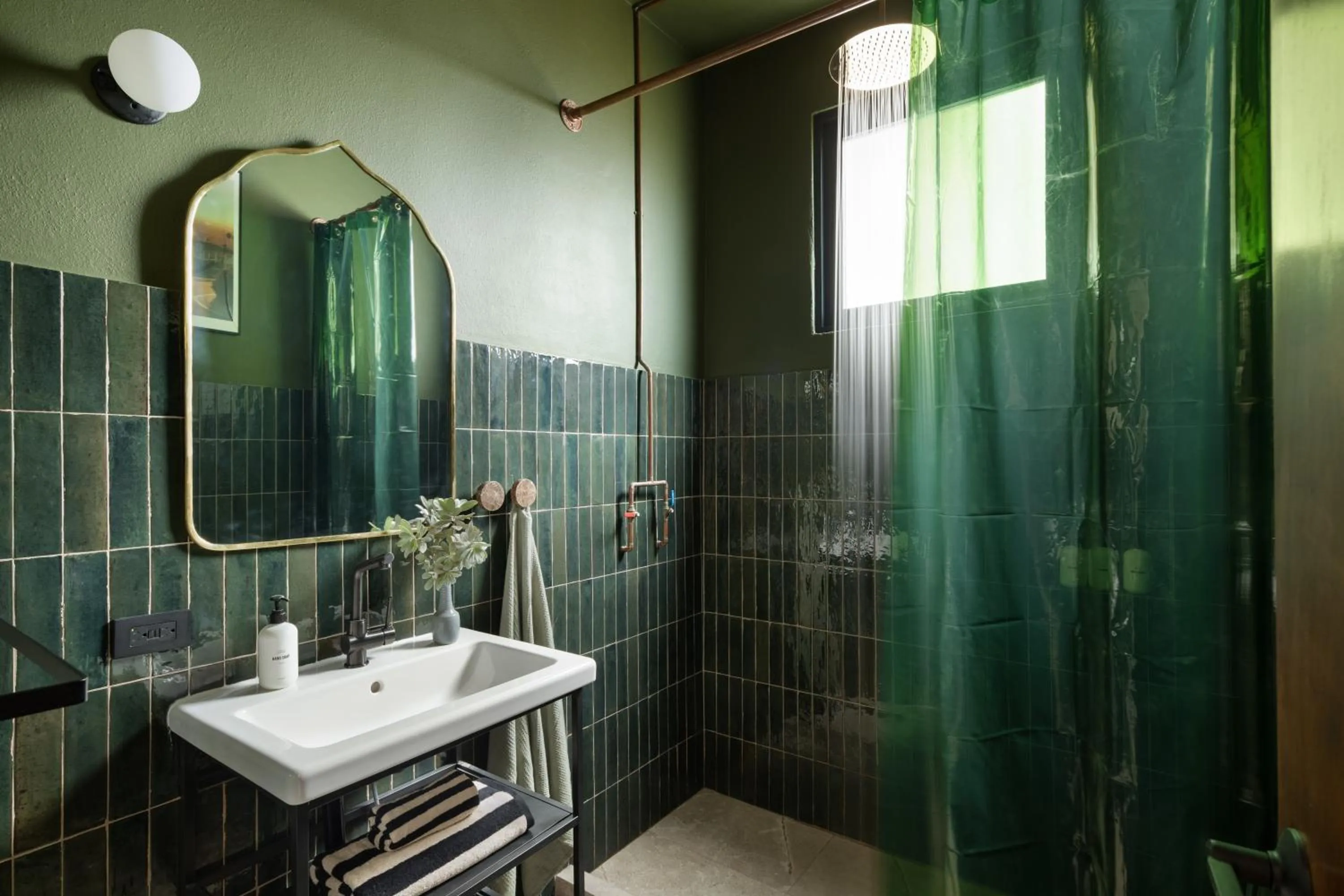 Shower in MARU by DW