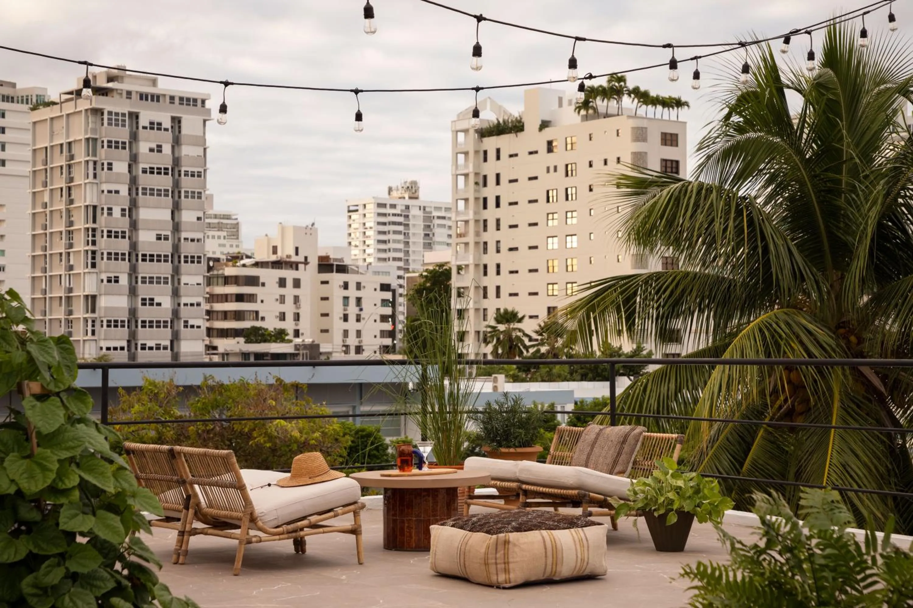 Balcony/Terrace in MARU by DW