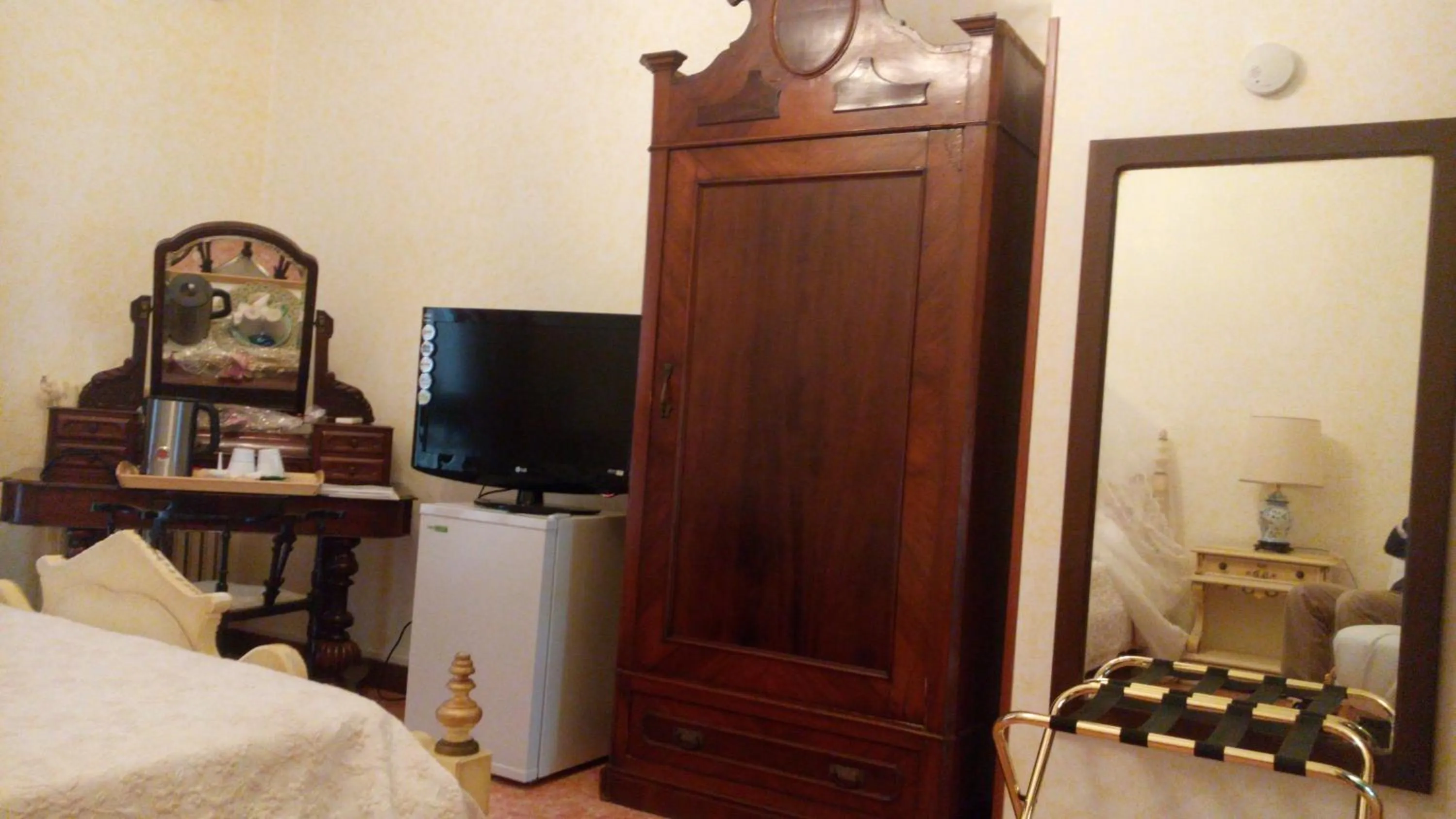 TV/Entertainment Center in B&B Vittoria Colonna