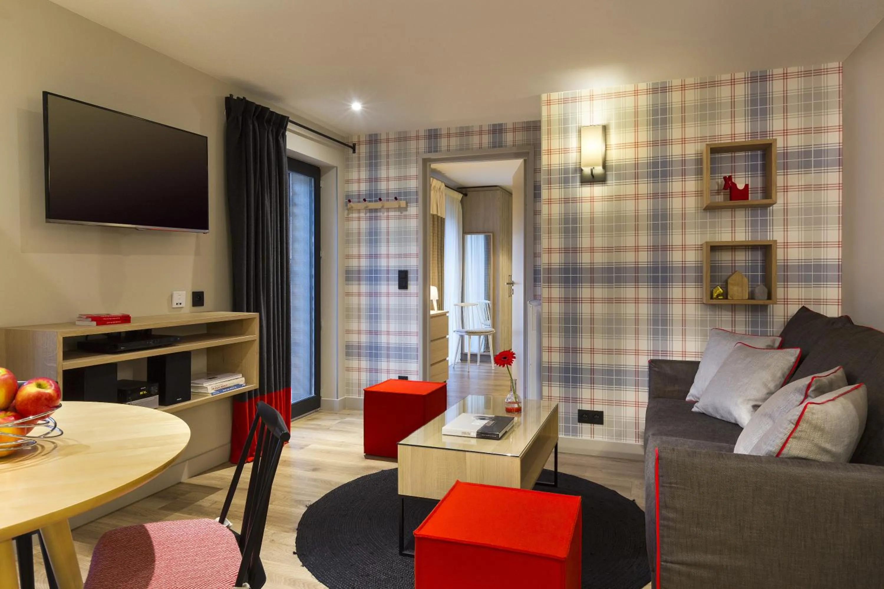 Communal lounge/ TV room in Appartements de l'Héliopic