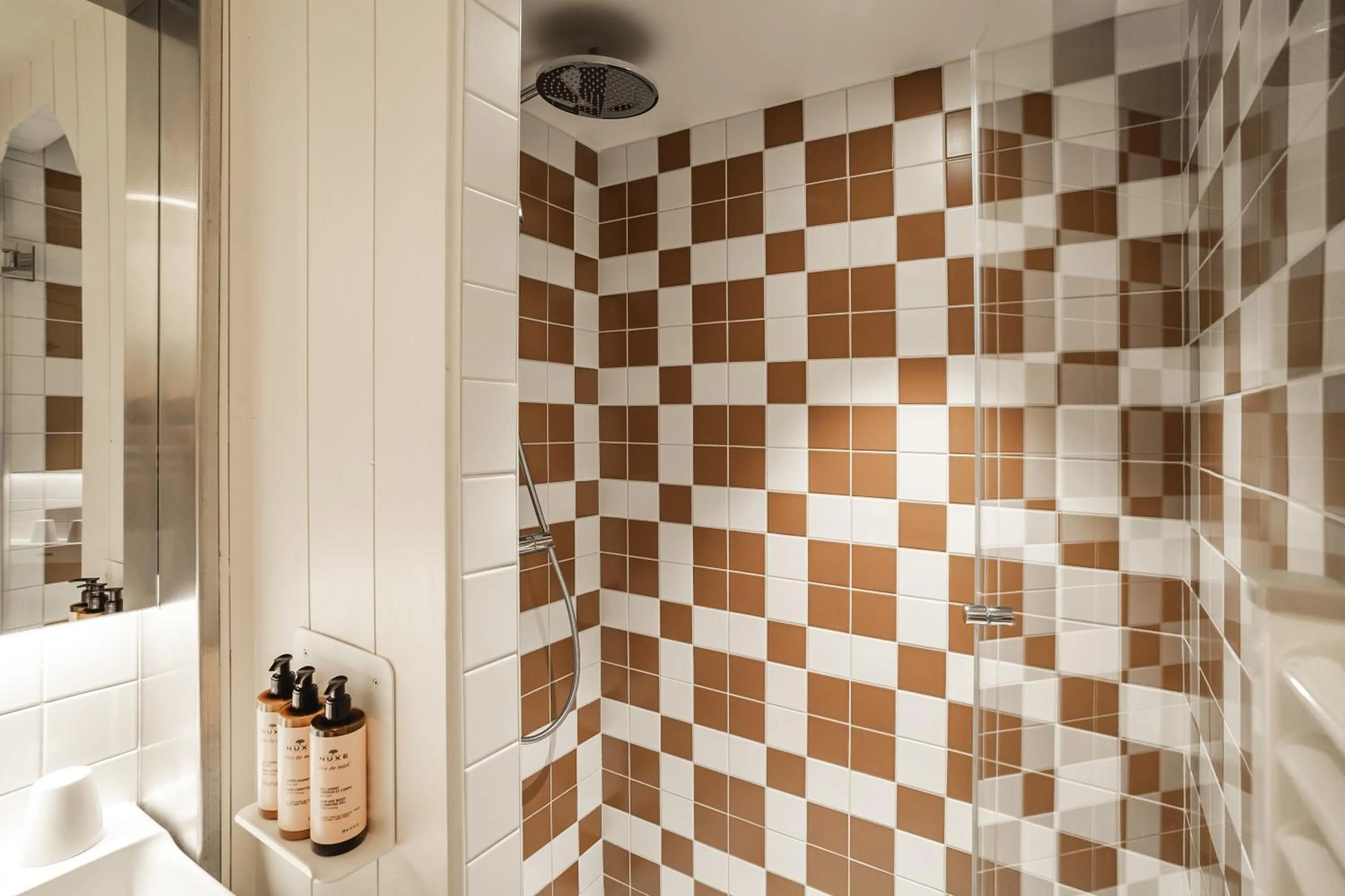 Shower in Appartements de l'Héliopic