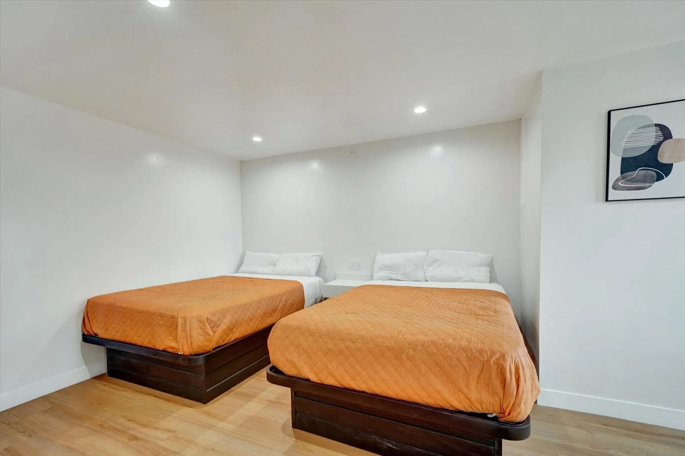 Photo of the whole room, Bed in Casablanca Inn