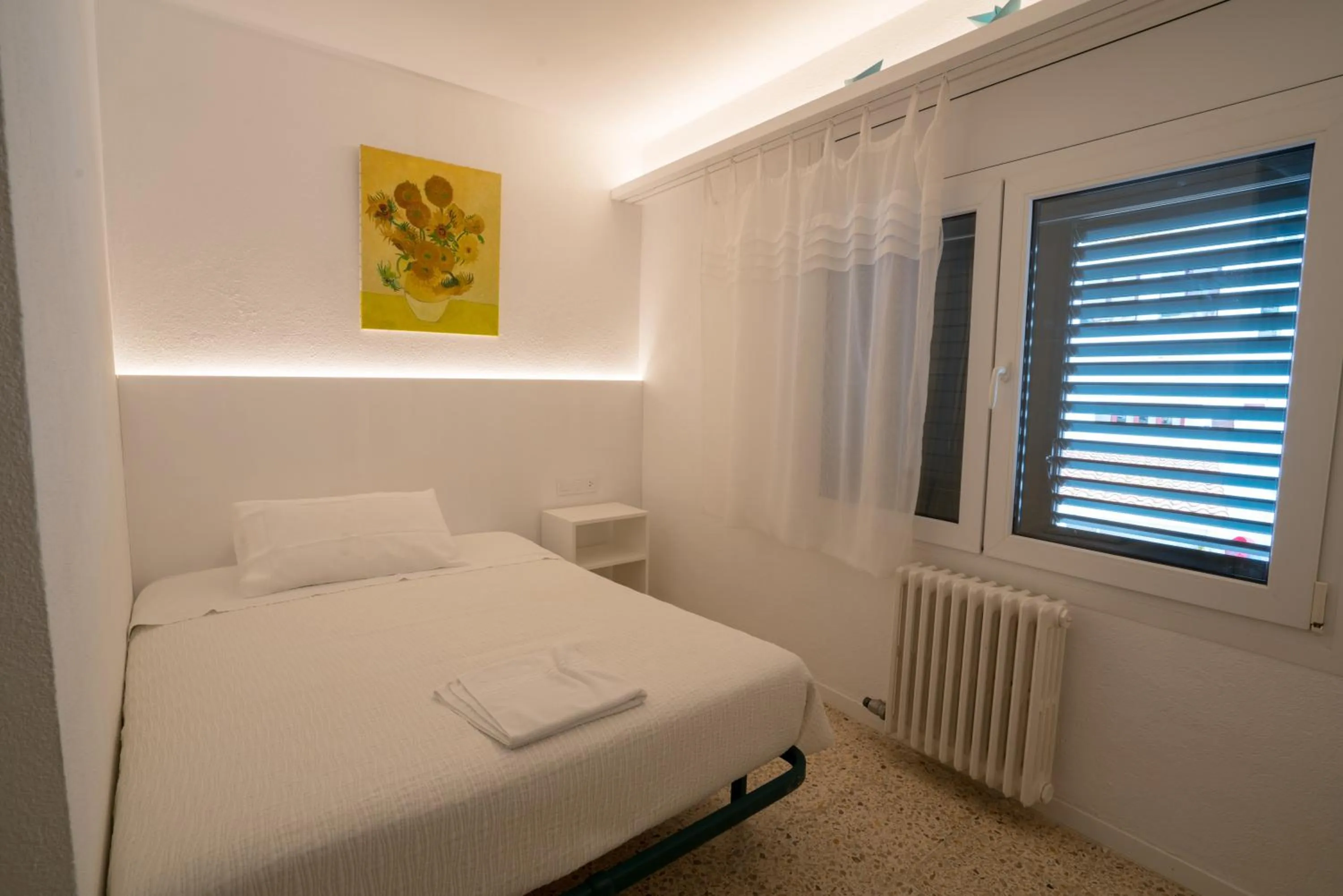 Budget Single Room in Hostal Marina Cadaqués