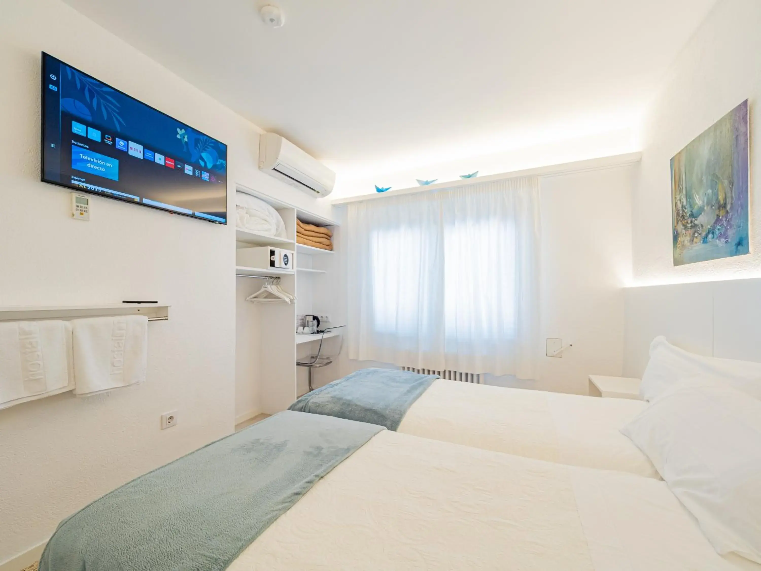 Standard Twin Room in Hostal Marina Cadaqués Standard Twin Room in Hostal Marina Cadaqués