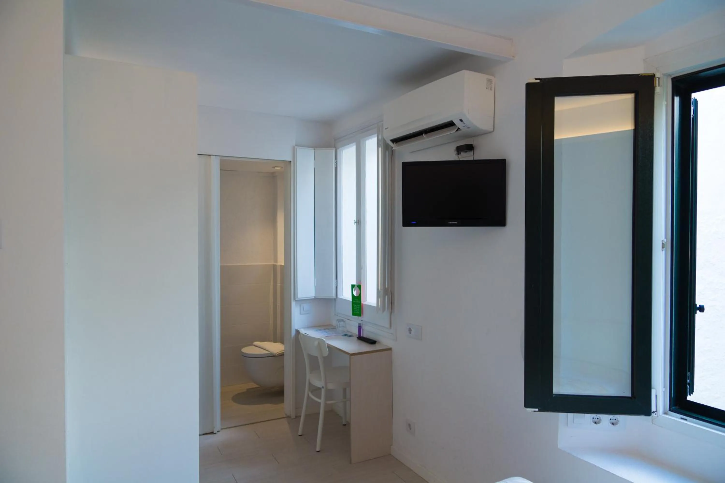 Area and facilities in Hostal Marina Cadaqués