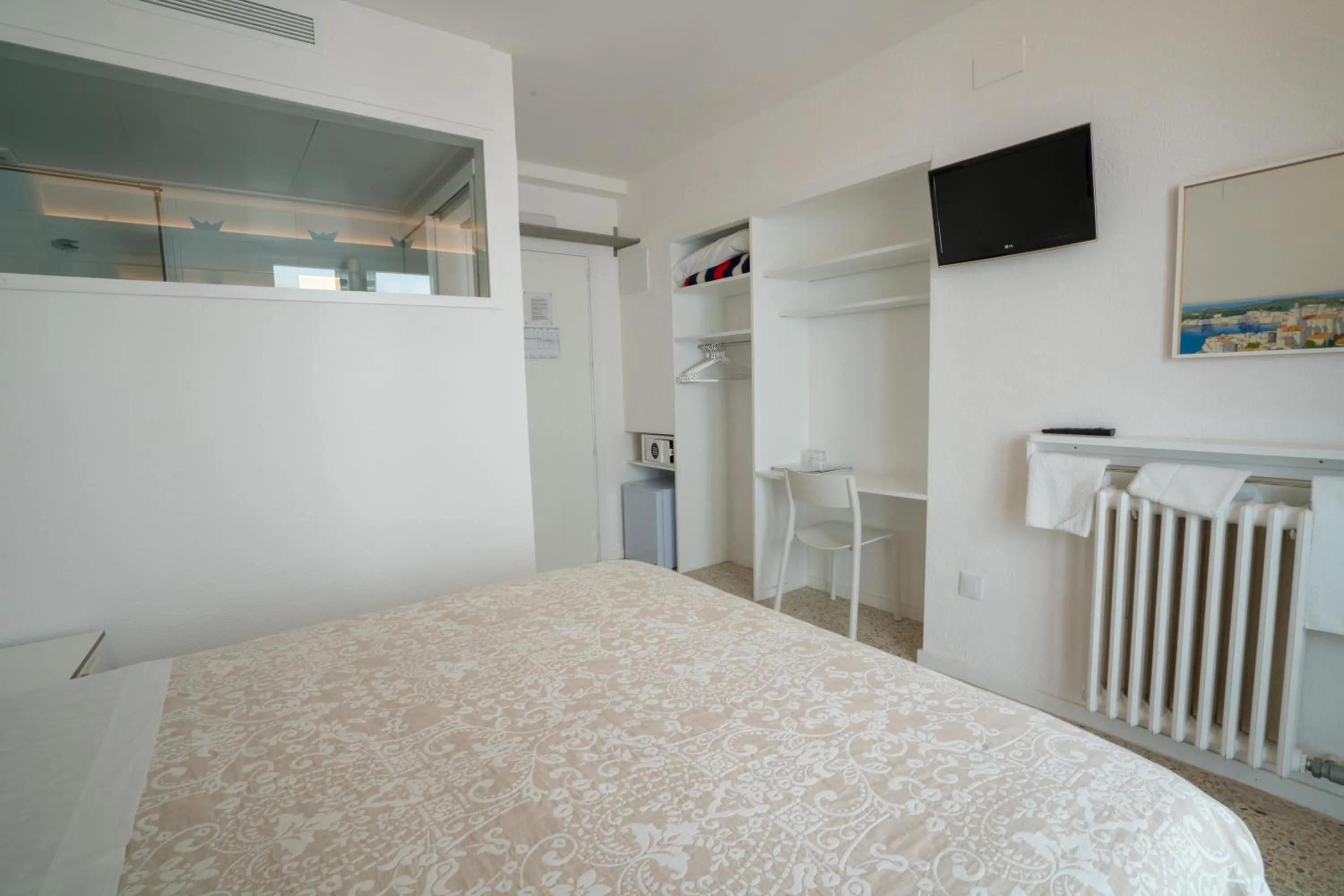 Photo of the whole room, Bed in Hostal Marina Cadaqués