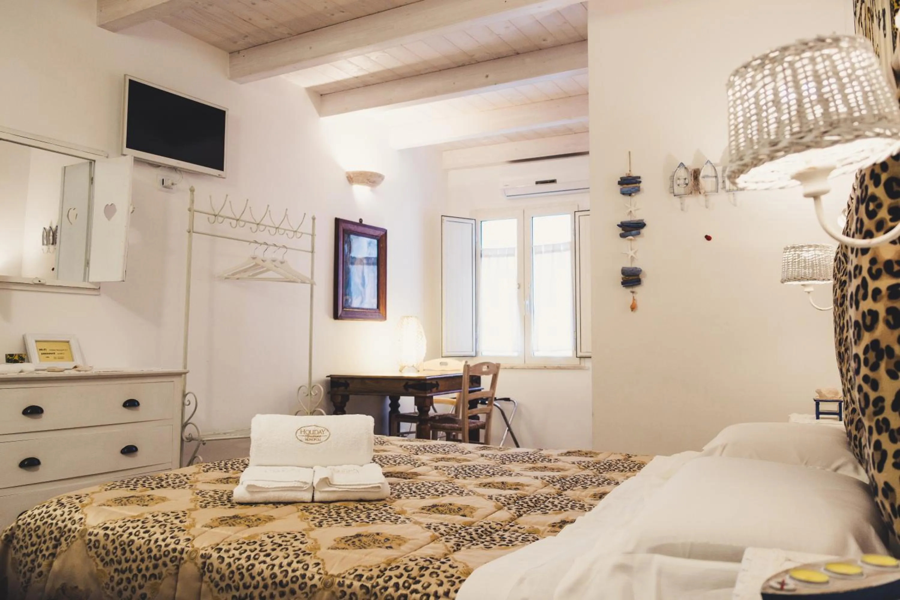 TV and multimedia, Bed in HolidayMonopoli