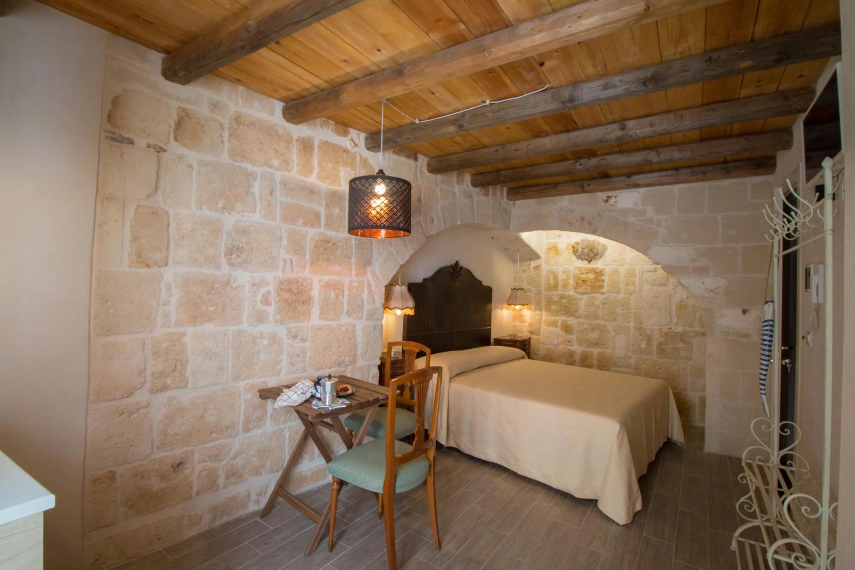 Coffee/tea facilities, Bed in HolidayMonopoli