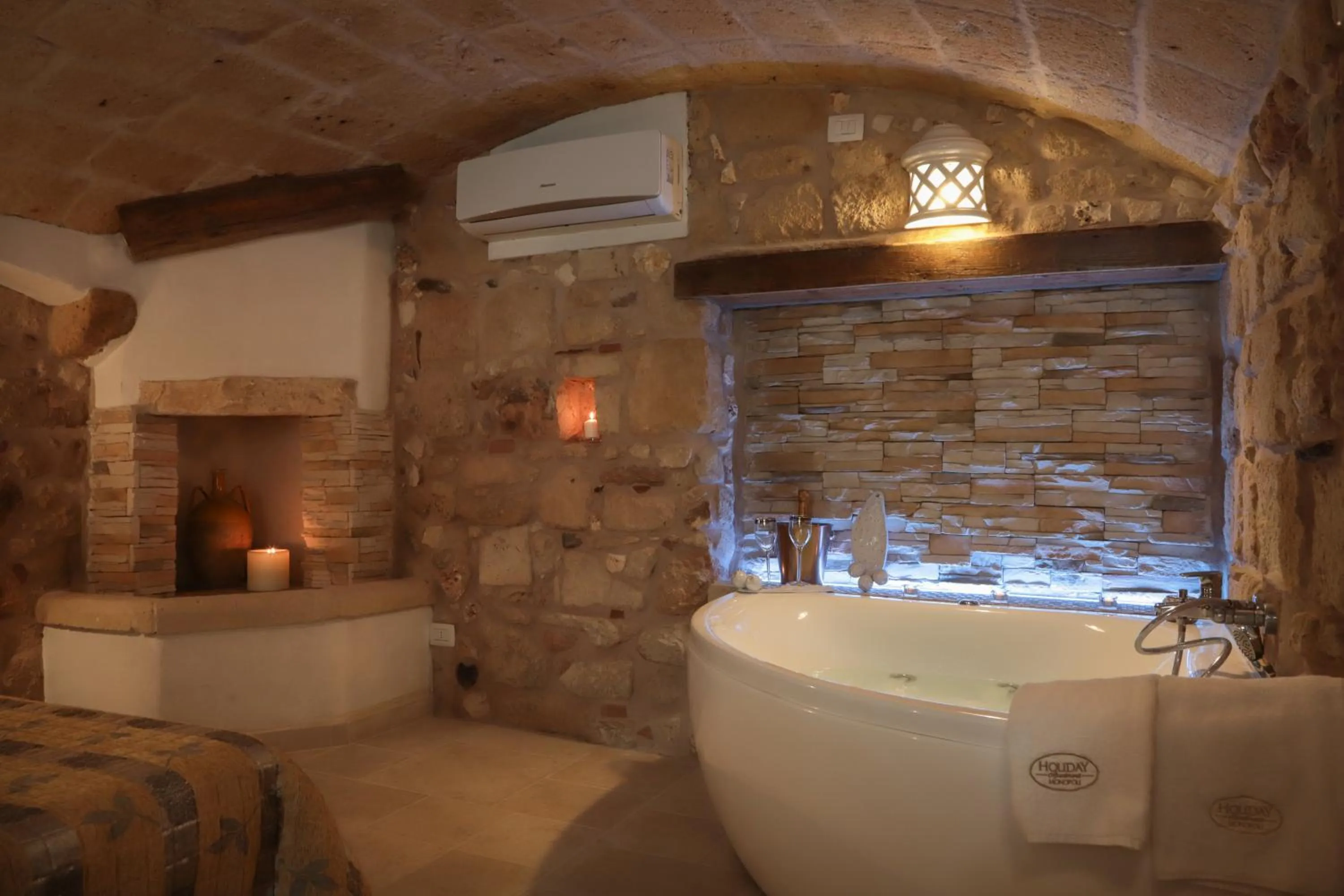 Hot Tub in HolidayMonopoli