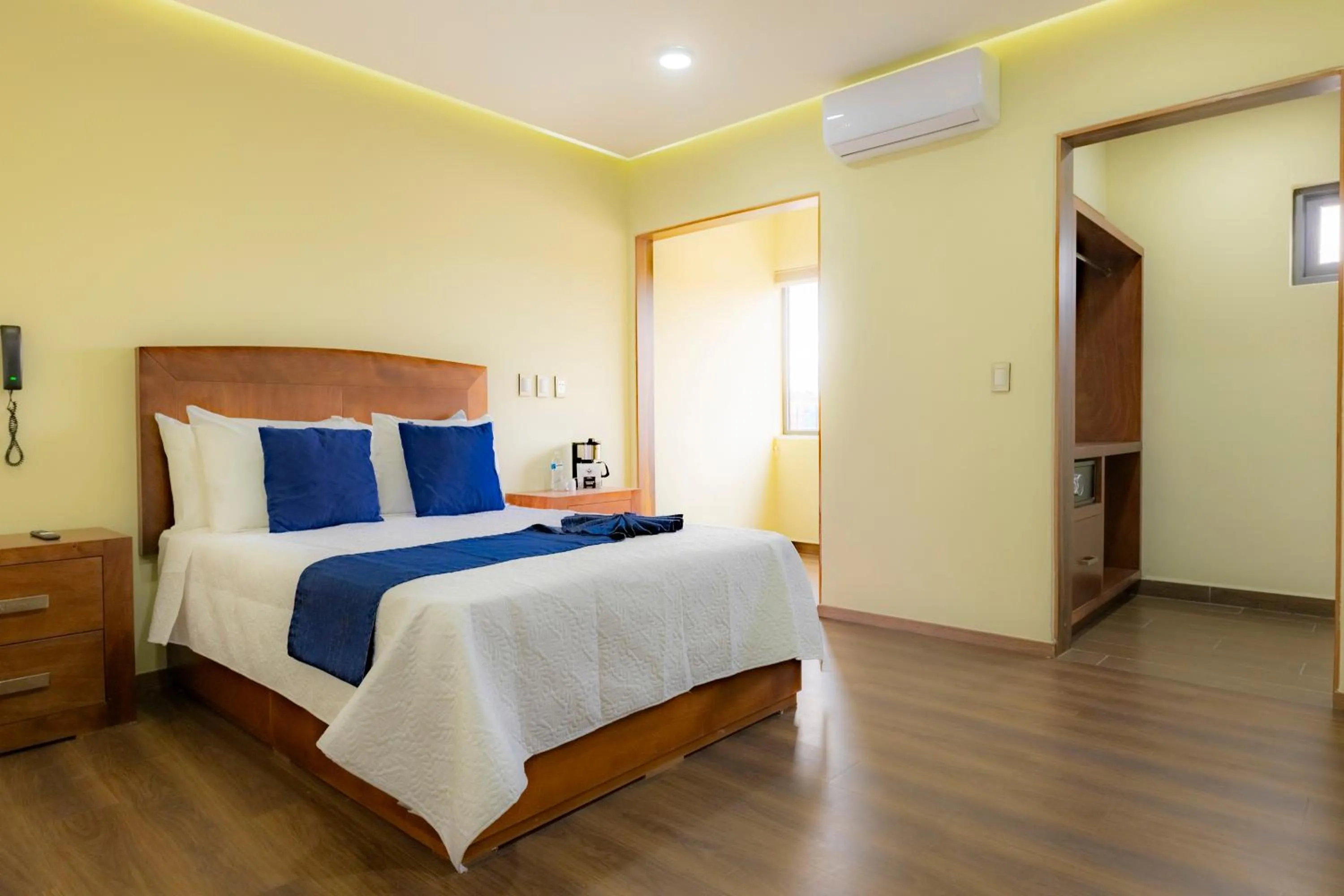 Photo of the whole room, Bed in MC HOTEL Saldarriaga Querétaro